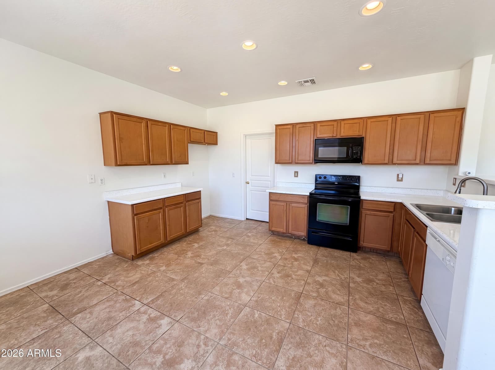7411 W ALTA VISTA Road, Laveen, AZ 85339 — photo 10 of 32