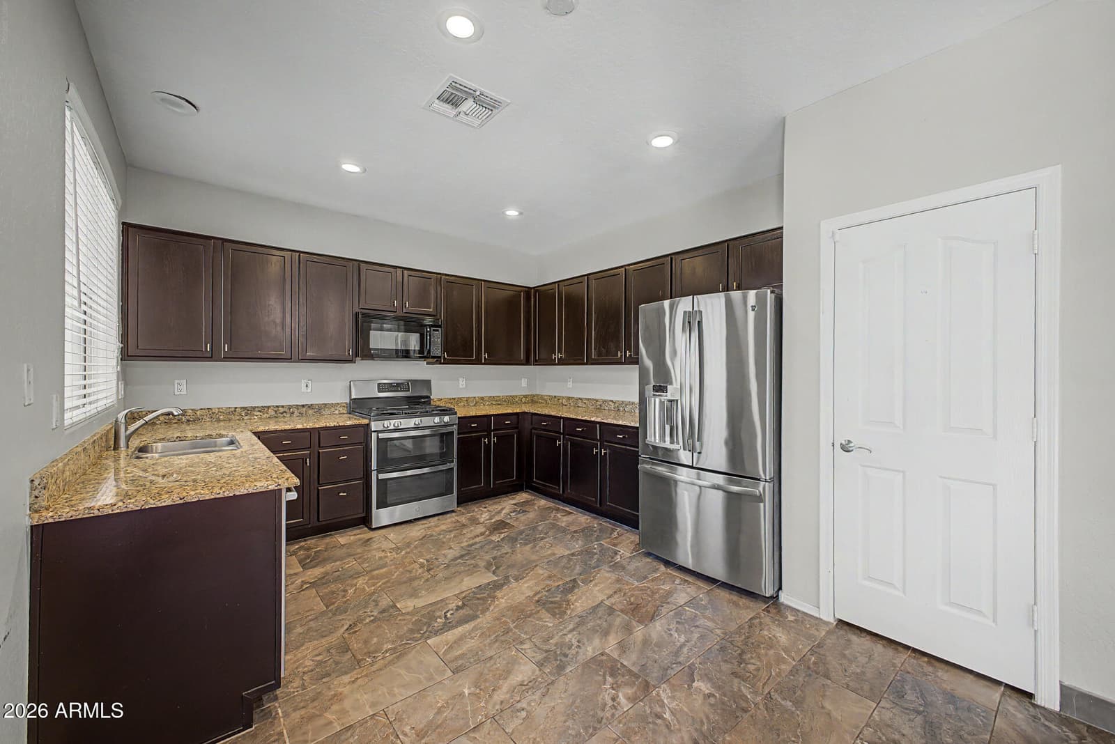 4237 E DEL RIO Street, Gilbert, AZ 85295 — photo 10 of 31