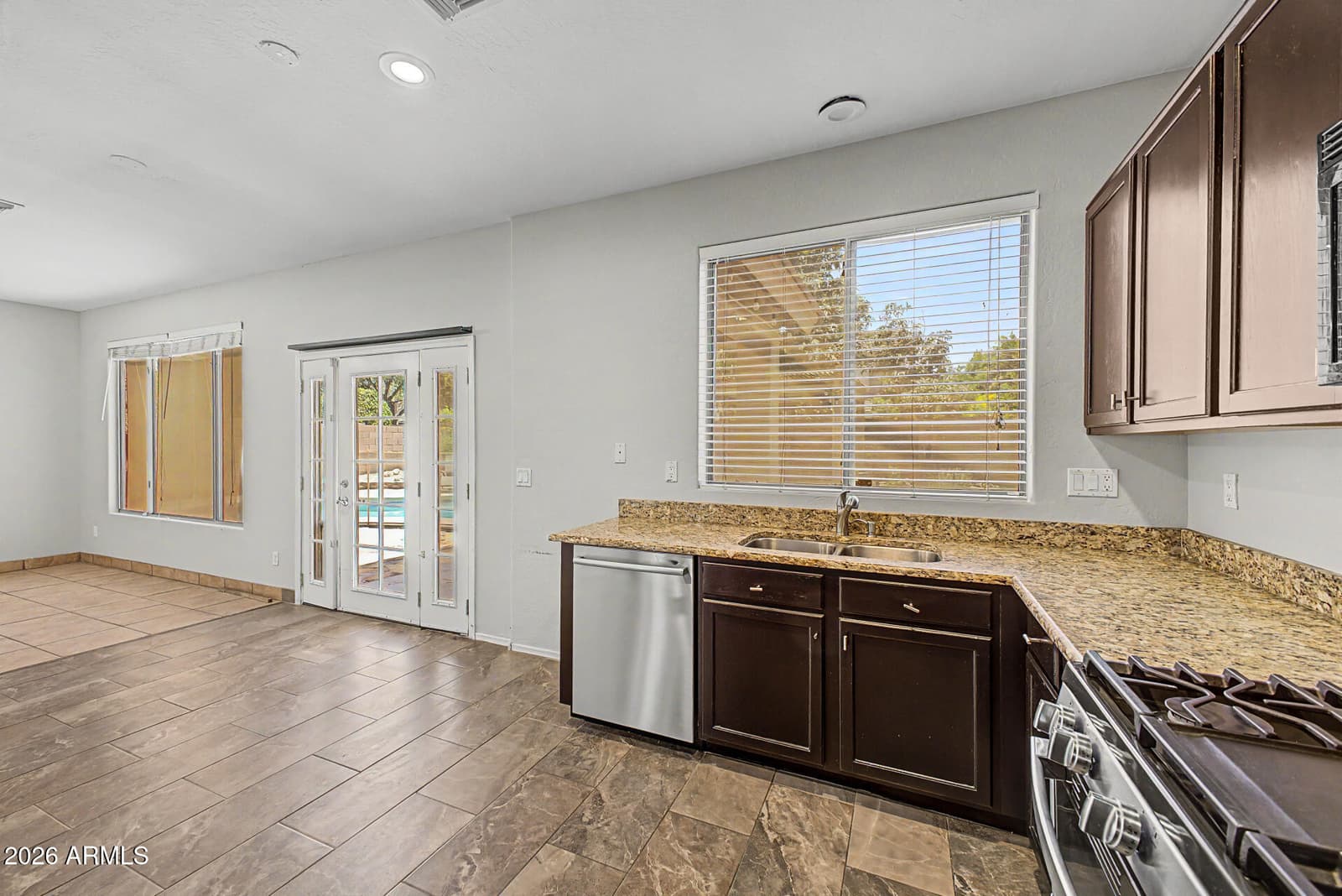 4237 E DEL RIO Street, Gilbert, AZ 85295 — photo 11 of 31