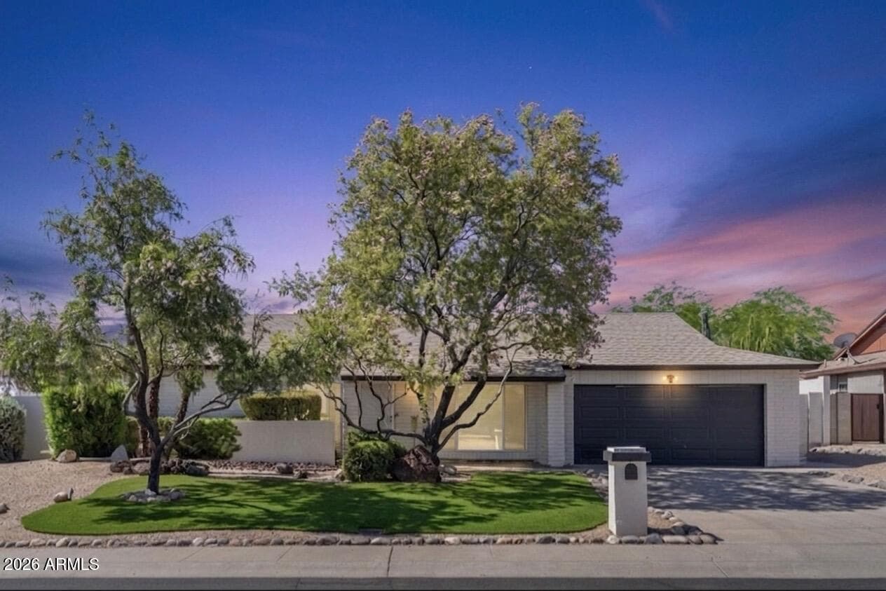 2347 E MESCAL Street, Phoenix, AZ 85028 — photo 1 of 33