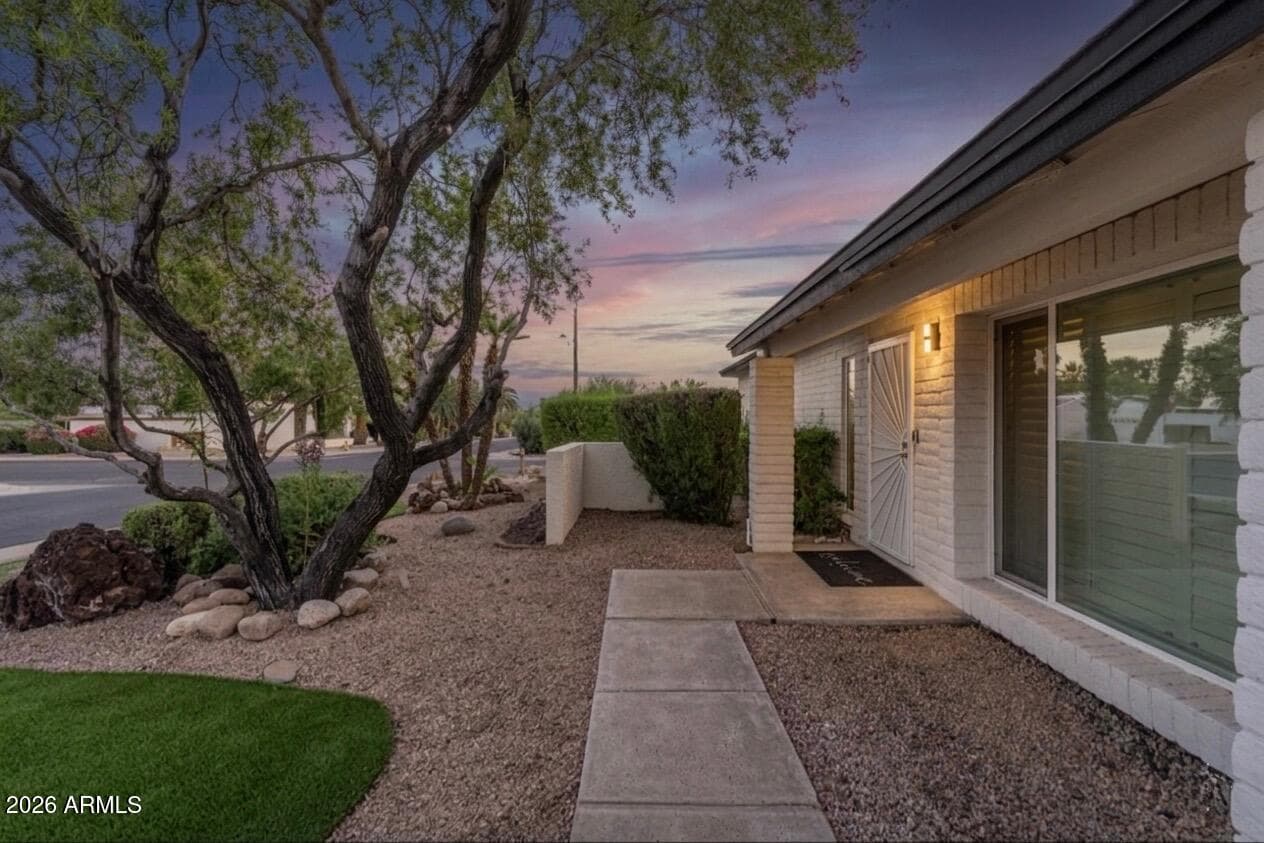 2347 E MESCAL Street, Phoenix, AZ 85028 — photo 2 of 33