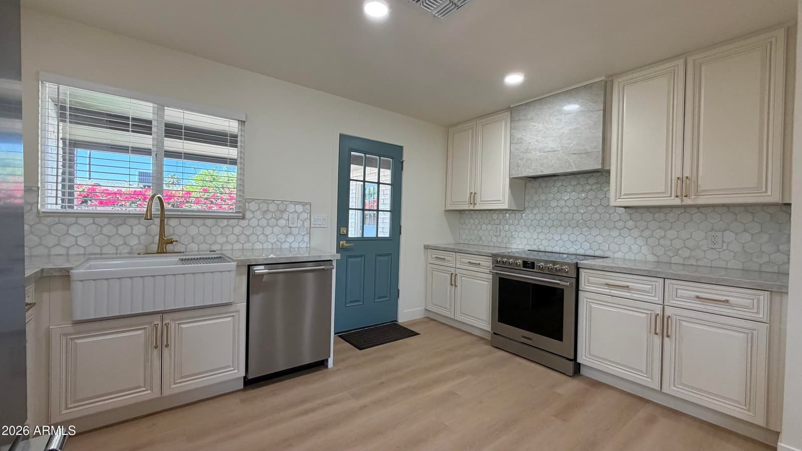 1707 W HIGHLAND Avenue, Phoenix, AZ 85015 — photo 5 of 41