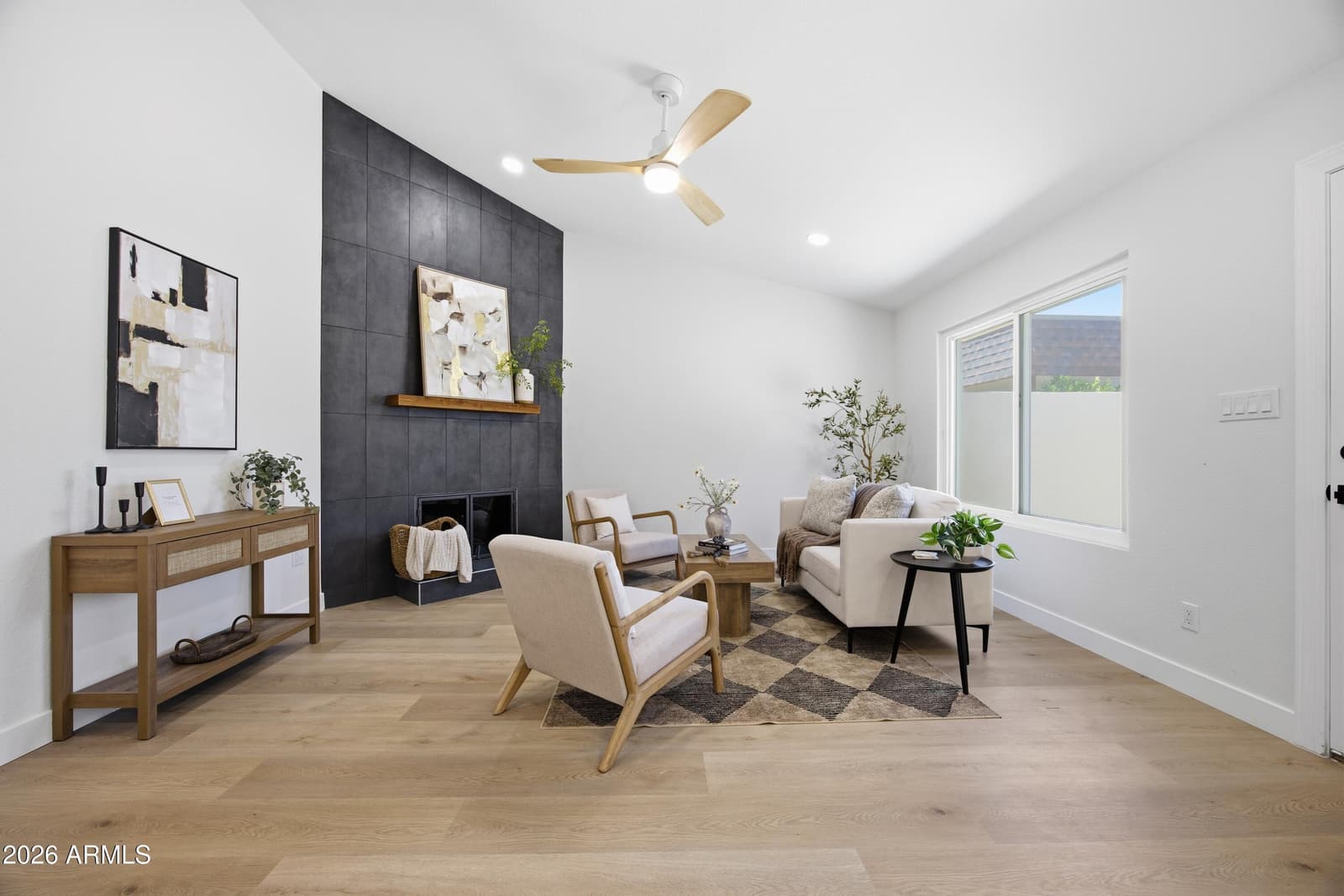 3033 N 39TH Street 4, Phoenix, AZ 85018 — photo 3 of 25