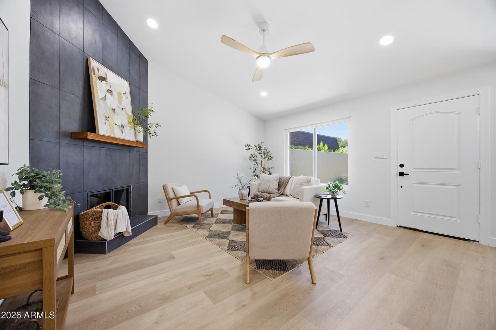 3033 N 39TH Street 4, Phoenix, AZ 85018 — photo 4 of 25