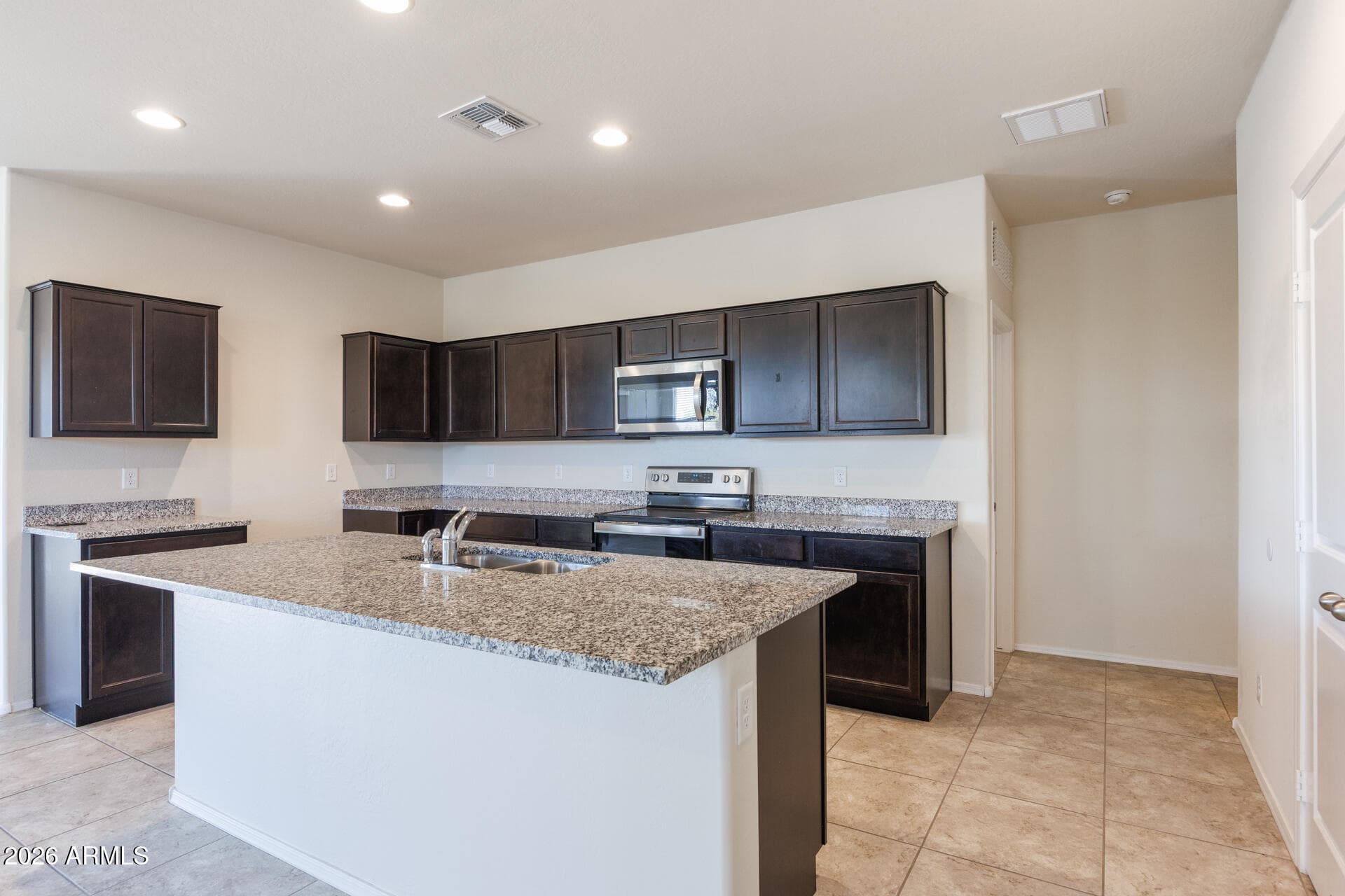 1075 W AVALON CANYON Drive, Casa Grande, AZ 85122 — photo 10 of 42