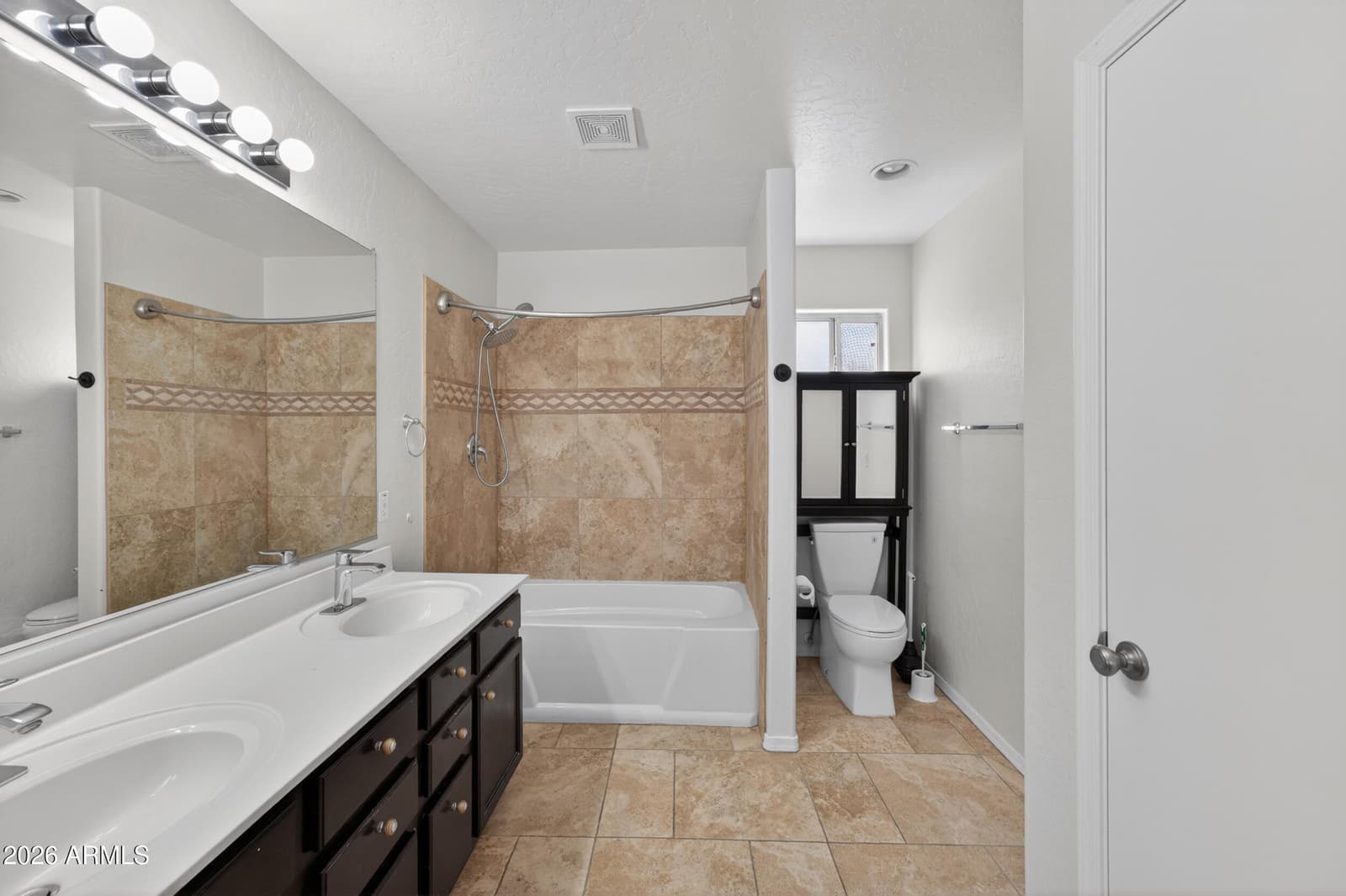 548 N BAILEY Circle, Mesa, AZ 85207 — photo 13 of 34