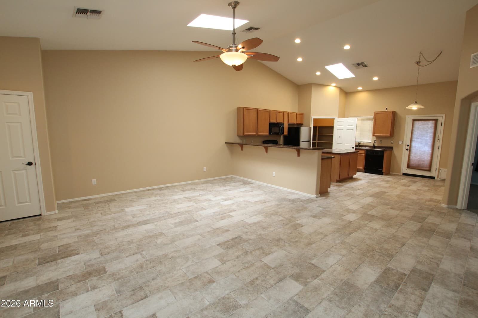 8984 W NICOLET Avenue, Glendale, AZ 85305 — photo 8 of 64