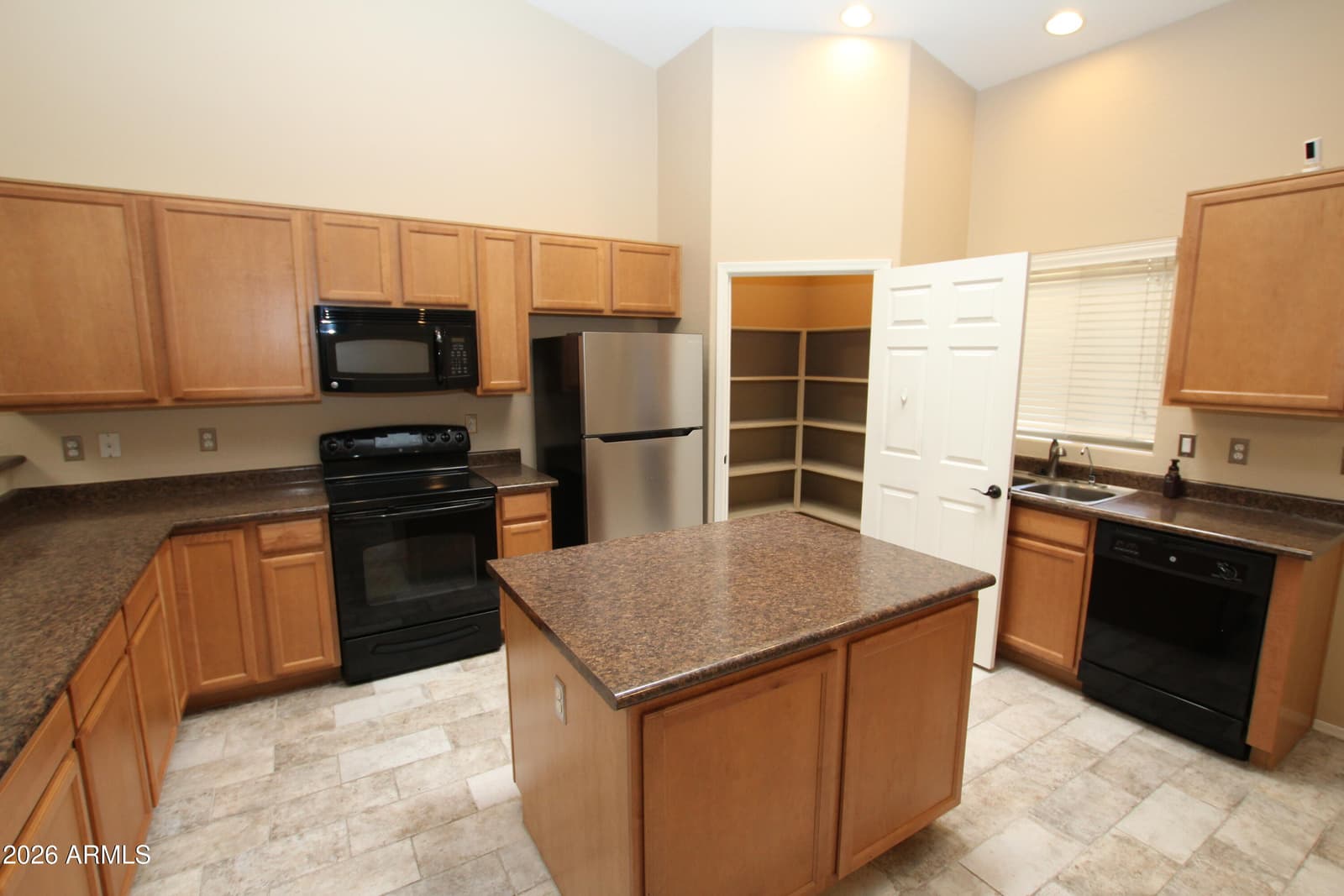 8984 W NICOLET Avenue, Glendale, AZ 85305 — photo 15 of 64