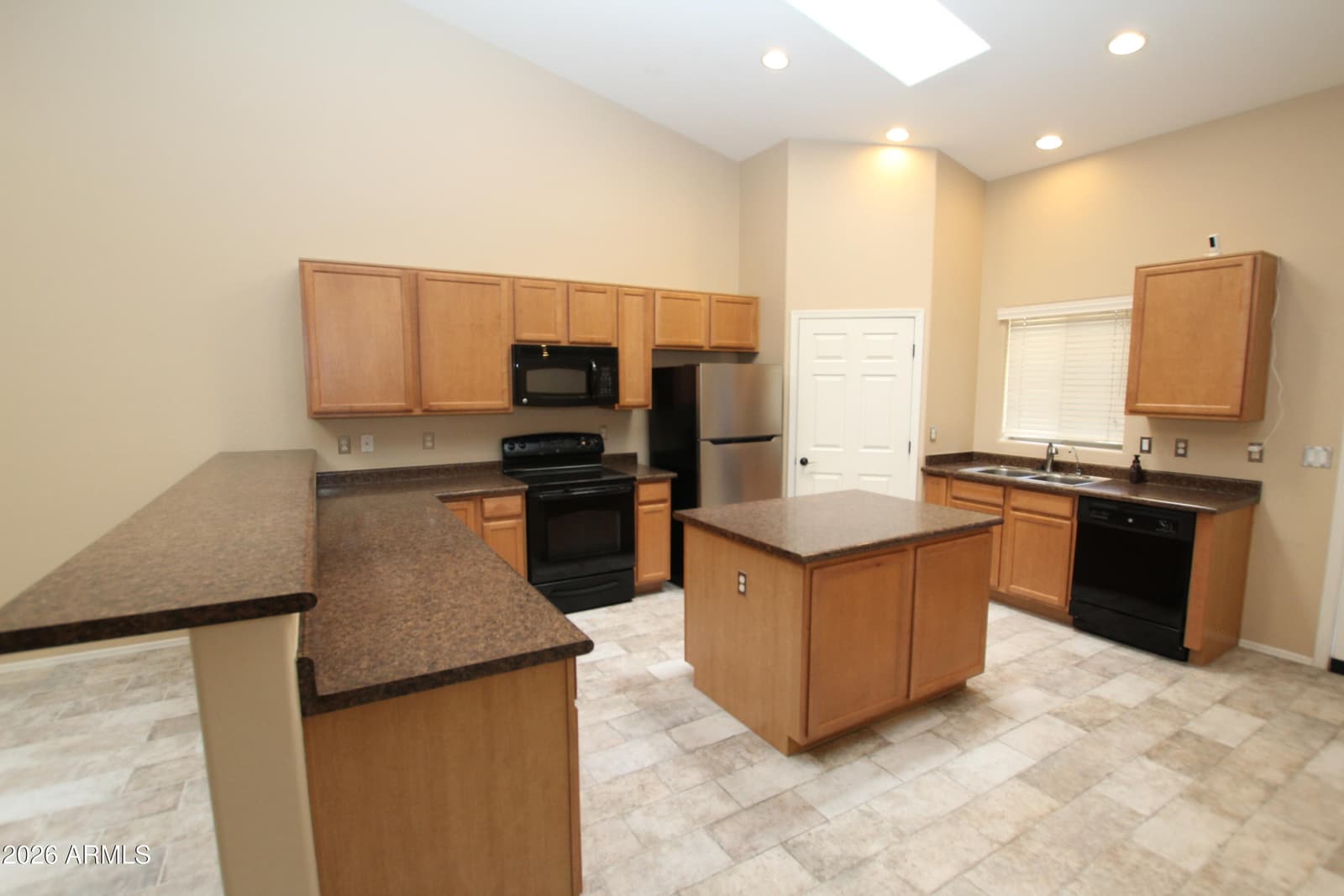 8984 W NICOLET Avenue, Glendale, AZ 85305 — photo 11 of 64