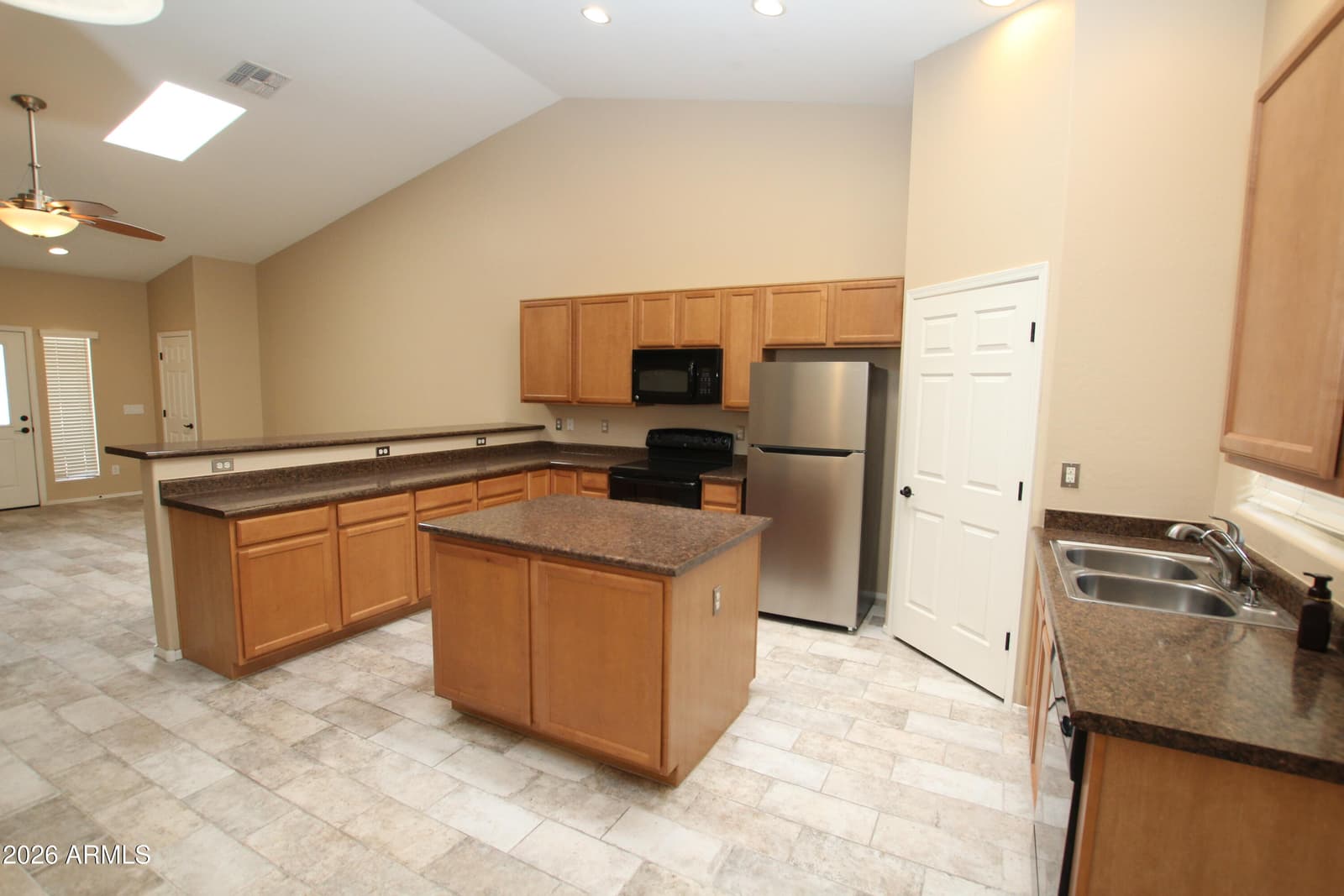 8984 W NICOLET Avenue, Glendale, AZ 85305 — photo 14 of 64