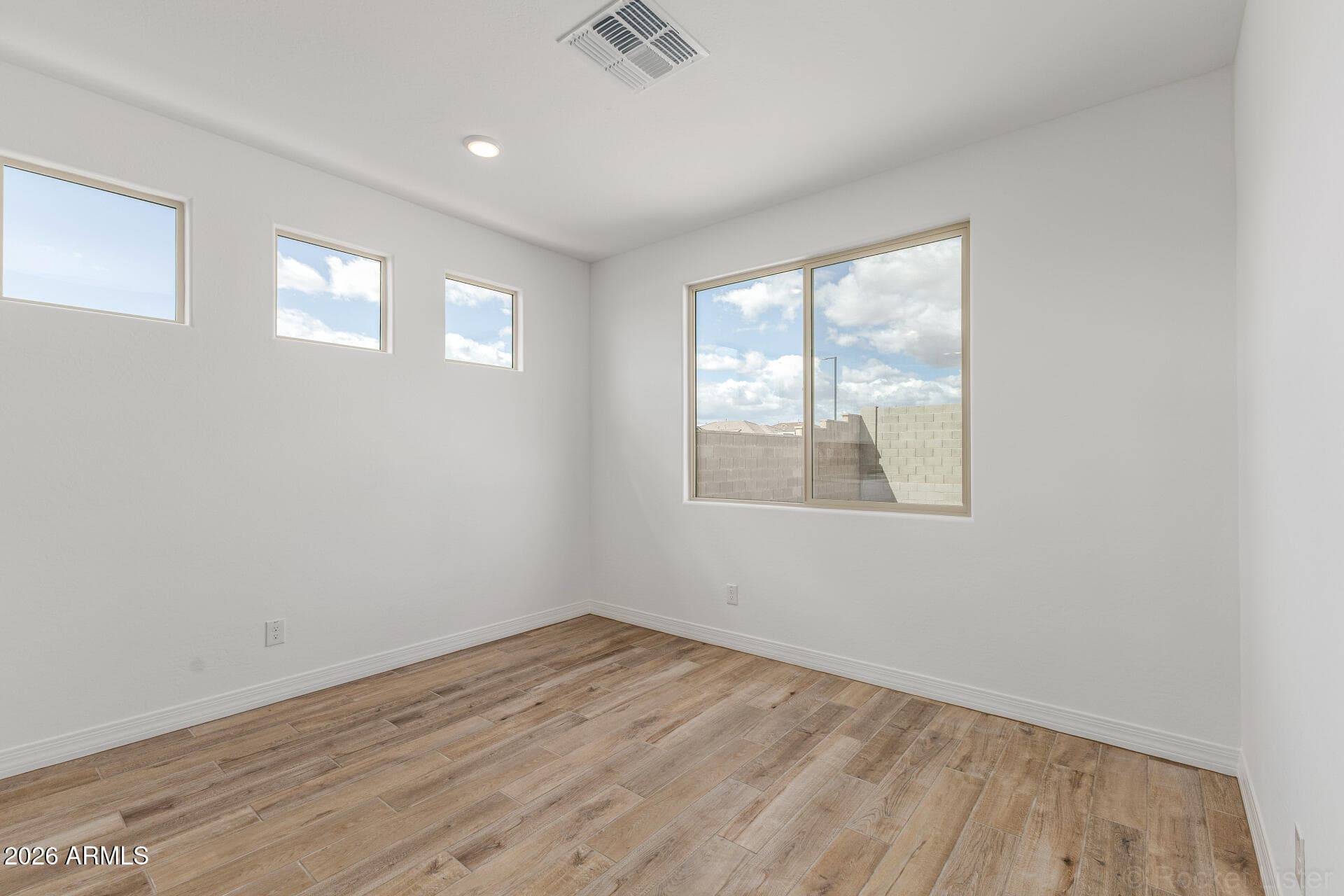17458 W SAGUARO VISTA Drive, Surprise, AZ 85387 — photo 8 of 15