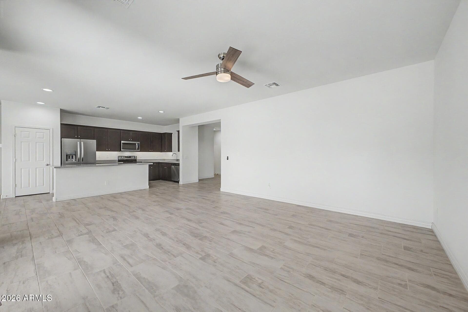 6952 W GOLDEN Lane, Peoria, AZ 85345 — photo 9 of 59