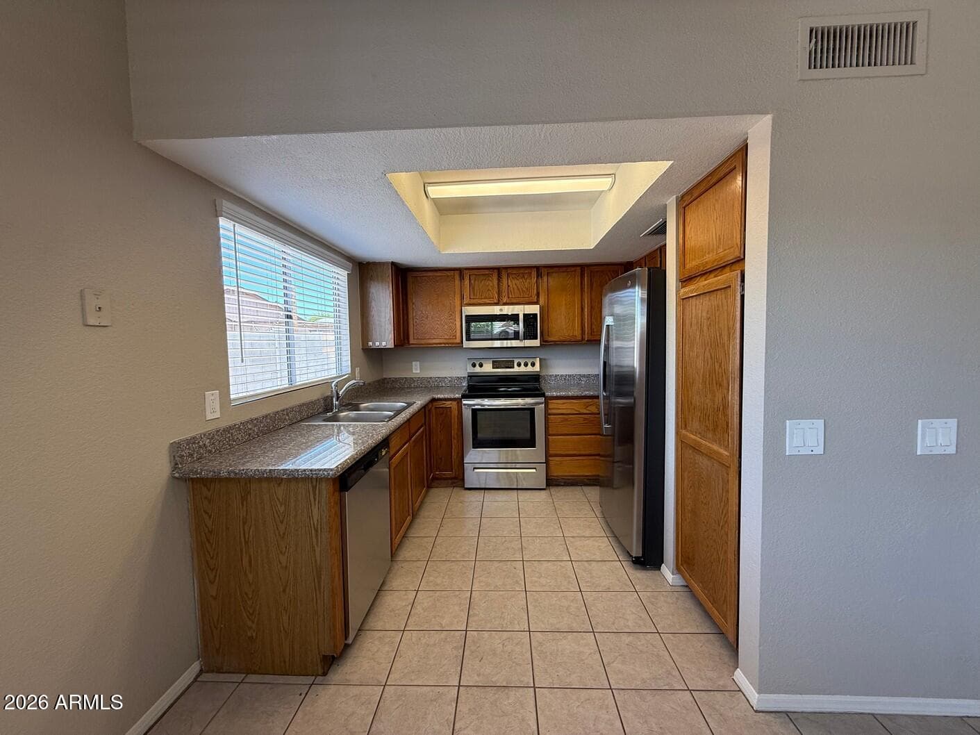 6910 W STATE Avenue, Glendale, AZ 85303 — photo 4 of 15
