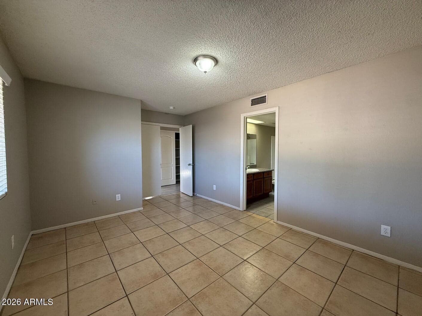 6910 W STATE Avenue, Glendale, AZ 85303 — photo 6 of 15