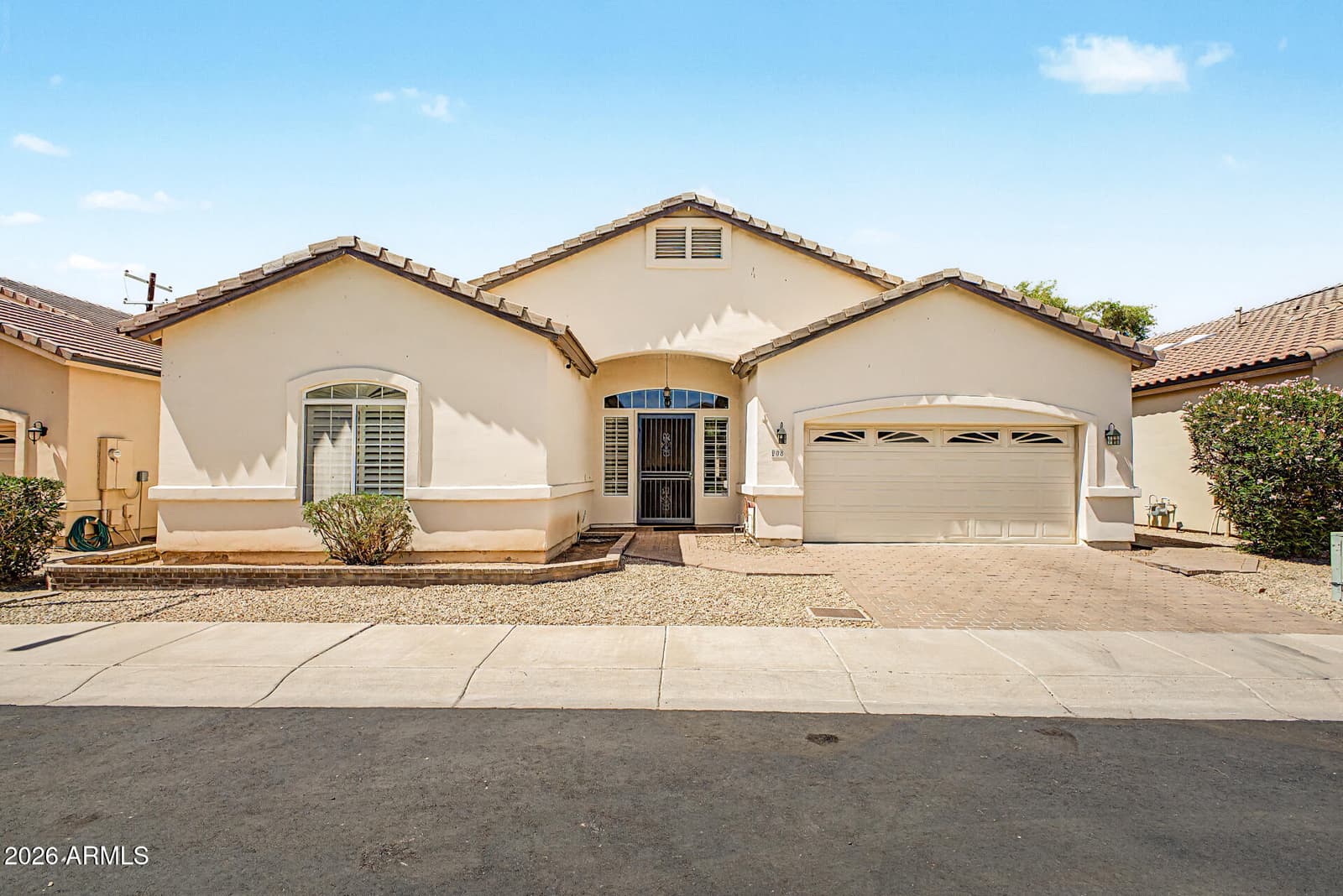 808 W CITRUS Way, Phoenix, AZ 85013 — photo 2 of 35