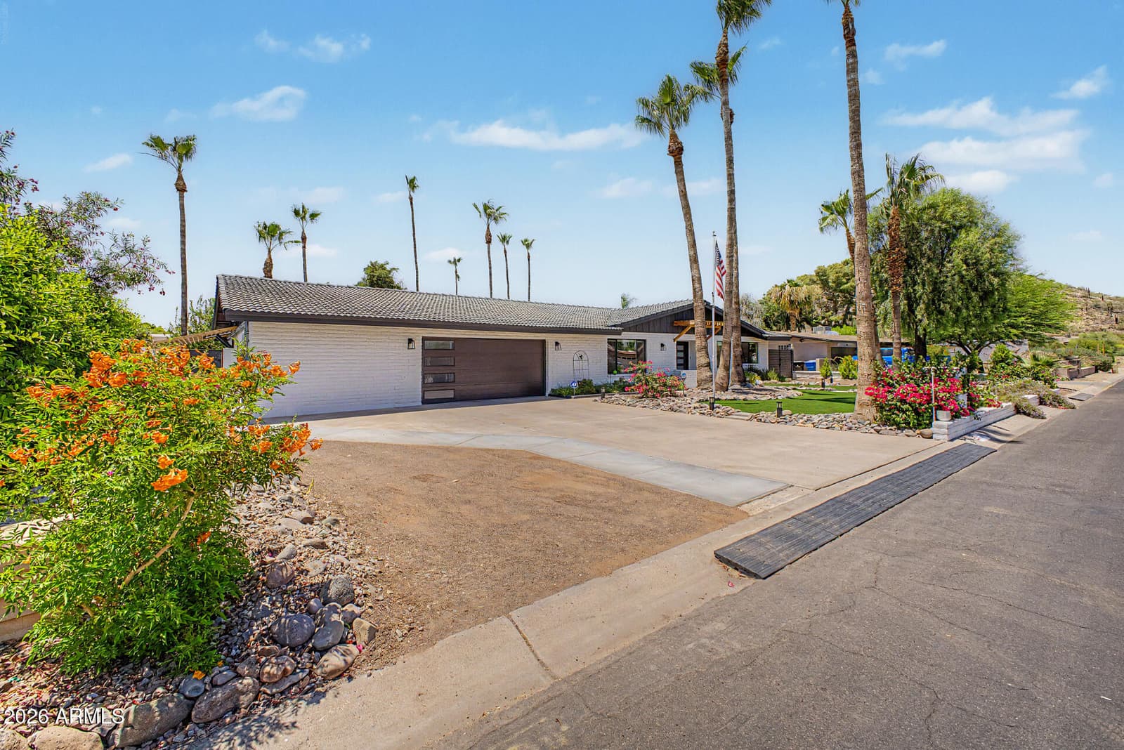 13234 N 11TH Avenue, Phoenix, AZ 85029 — photo 3 of 62