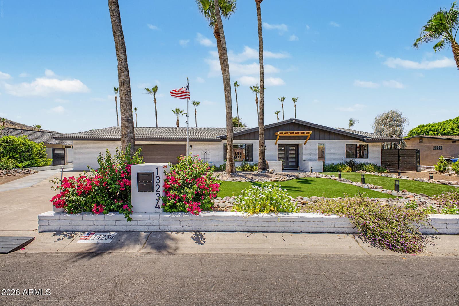 13234 N 11TH Avenue, Phoenix, AZ 85029 — photo 4 of 62
