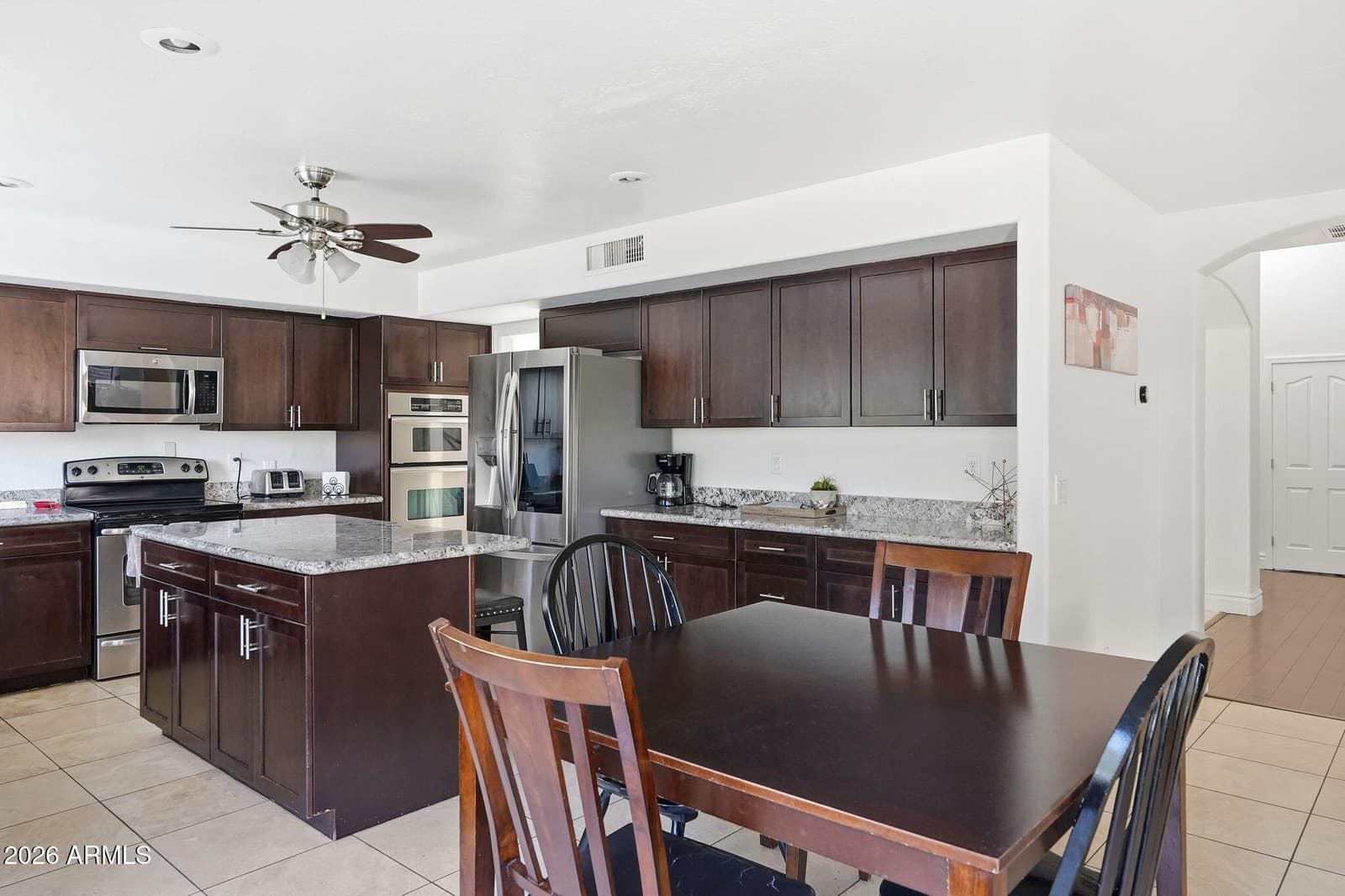 548 W MENDOZA Avenue, Mesa, AZ 85210 — photo 9 of 52