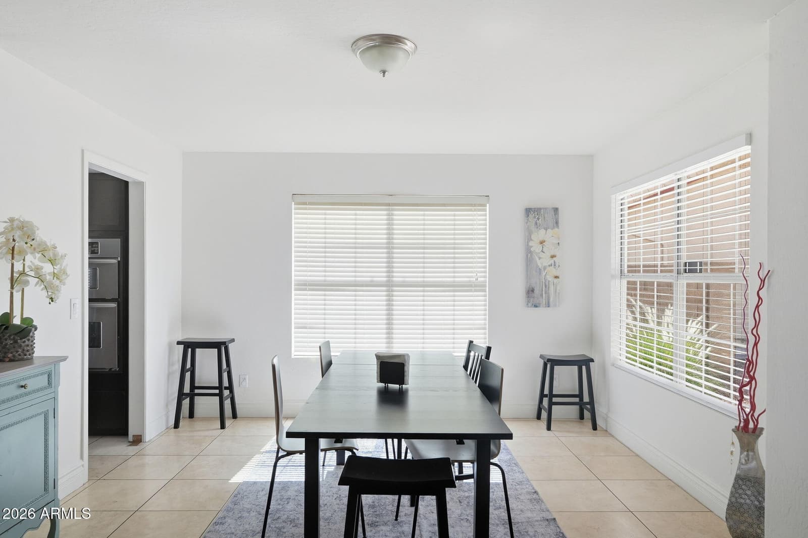 548 W MENDOZA Avenue, Mesa, AZ 85210 — photo 8 of 52