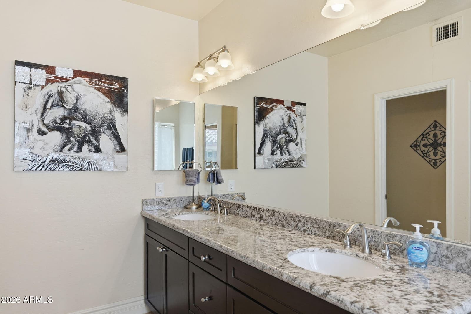 548 W MENDOZA Avenue, Mesa, AZ 85210 — photo 31 of 52