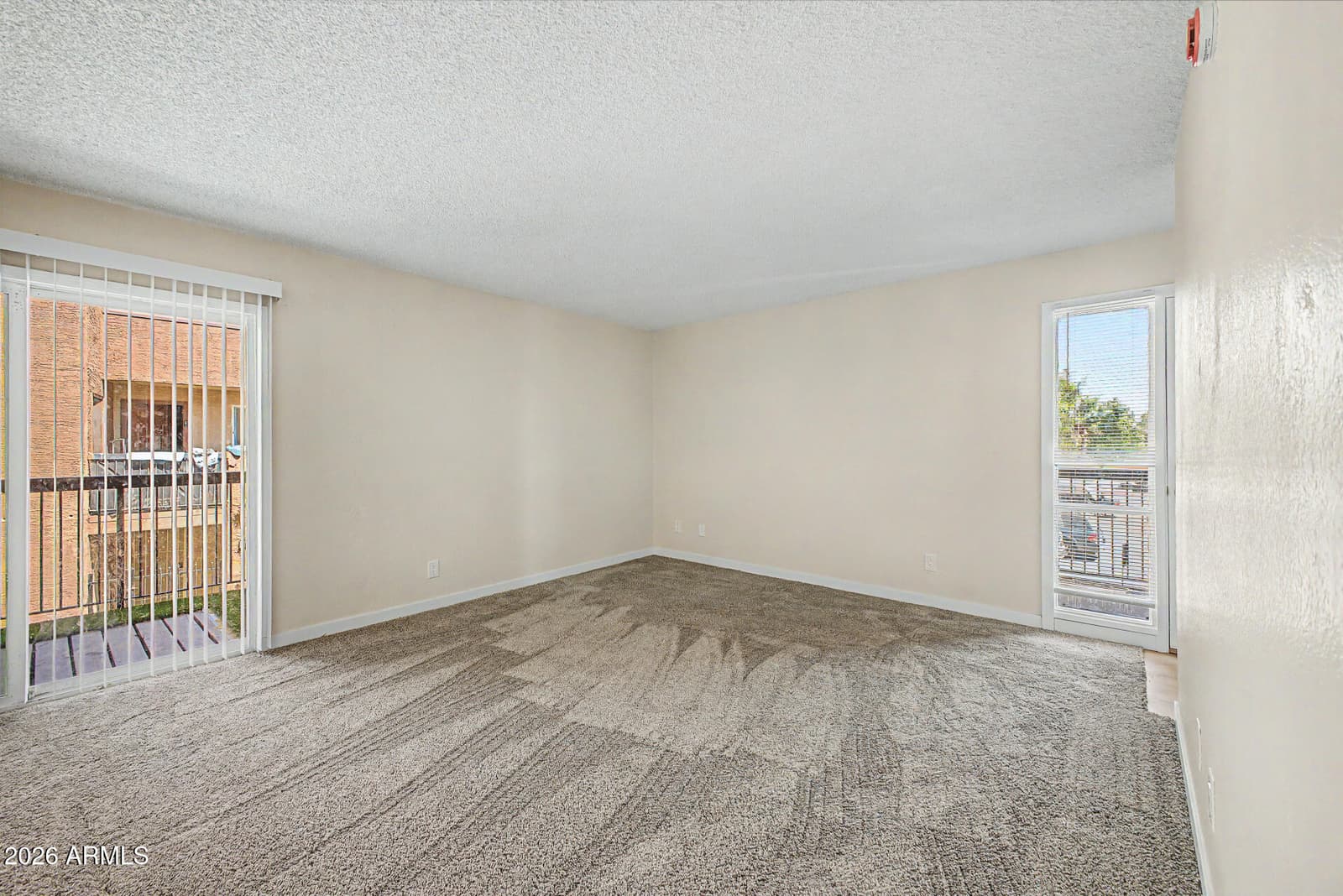 3810 N MARYVALE Parkway 2016, Phoenix, AZ 85031 — photo 6 of 33