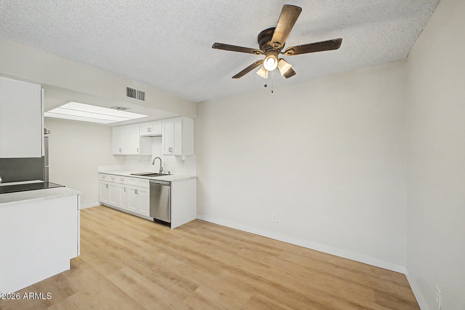 3810 N MARYVALE Parkway 2016, Phoenix, AZ 85031 — photo 8 of 33