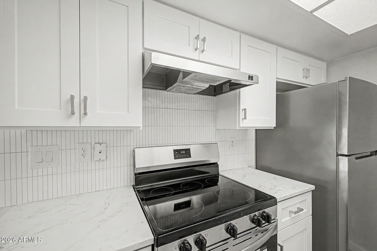 3810 N MARYVALE Parkway 2016, Phoenix, AZ 85031 — photo 10 of 33