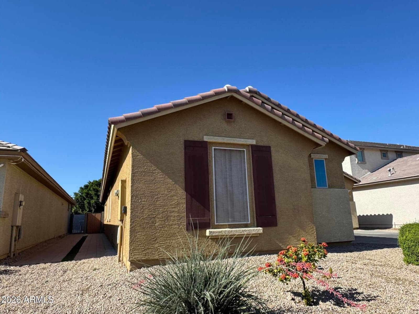 10156 W GOLDEN Lane, Peoria, AZ 85345 — photo 4 of 34