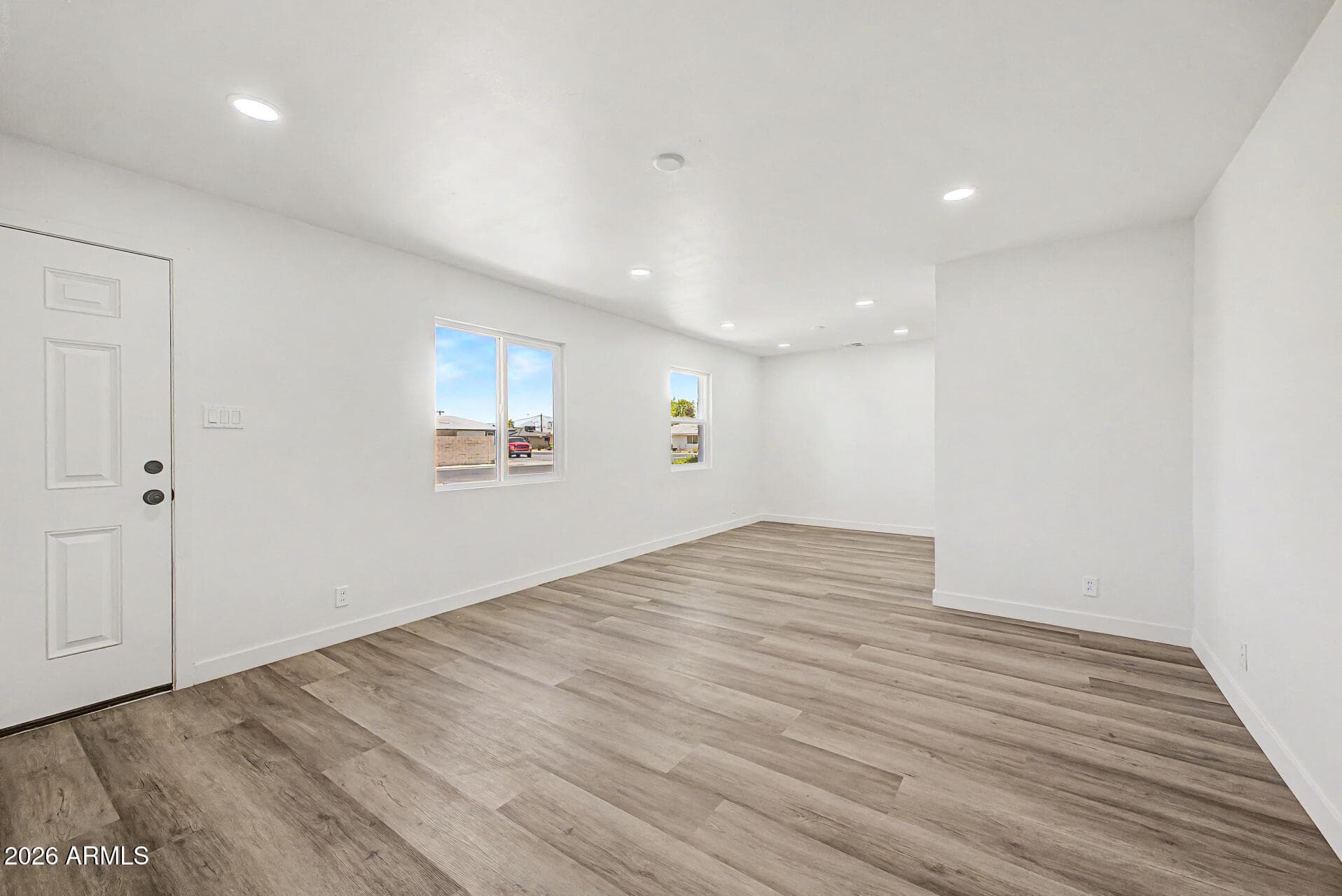 639 S SIRRINE, Mesa, AZ 85210 — photo 4 of 24