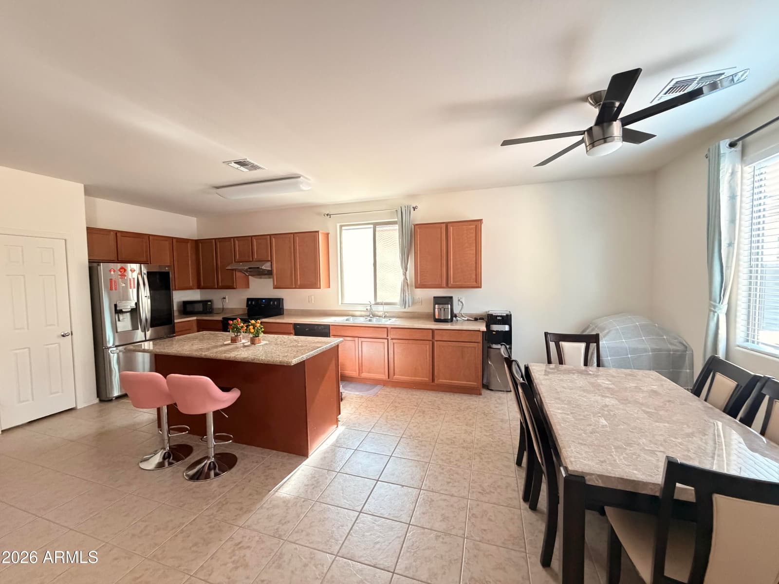 10156 W GOLDEN Lane, Peoria, AZ 85345 — photo 9 of 34