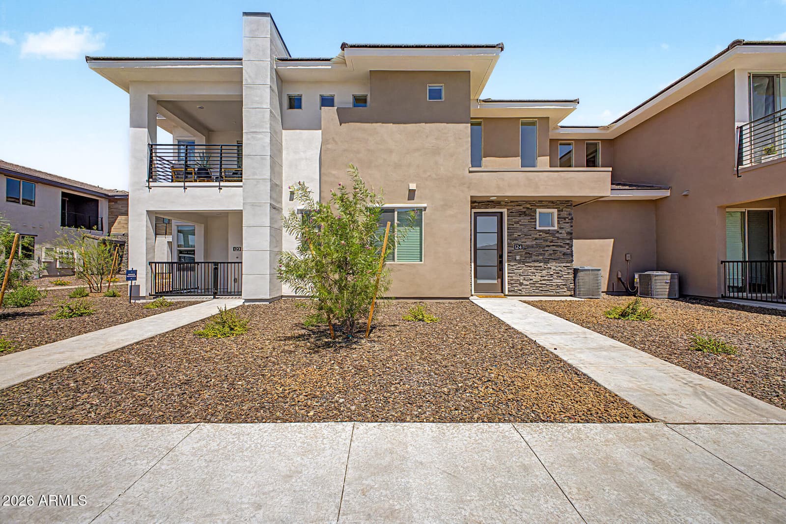 2121 W SONORAN DESERT Drive 124, Phoenix, AZ 85085