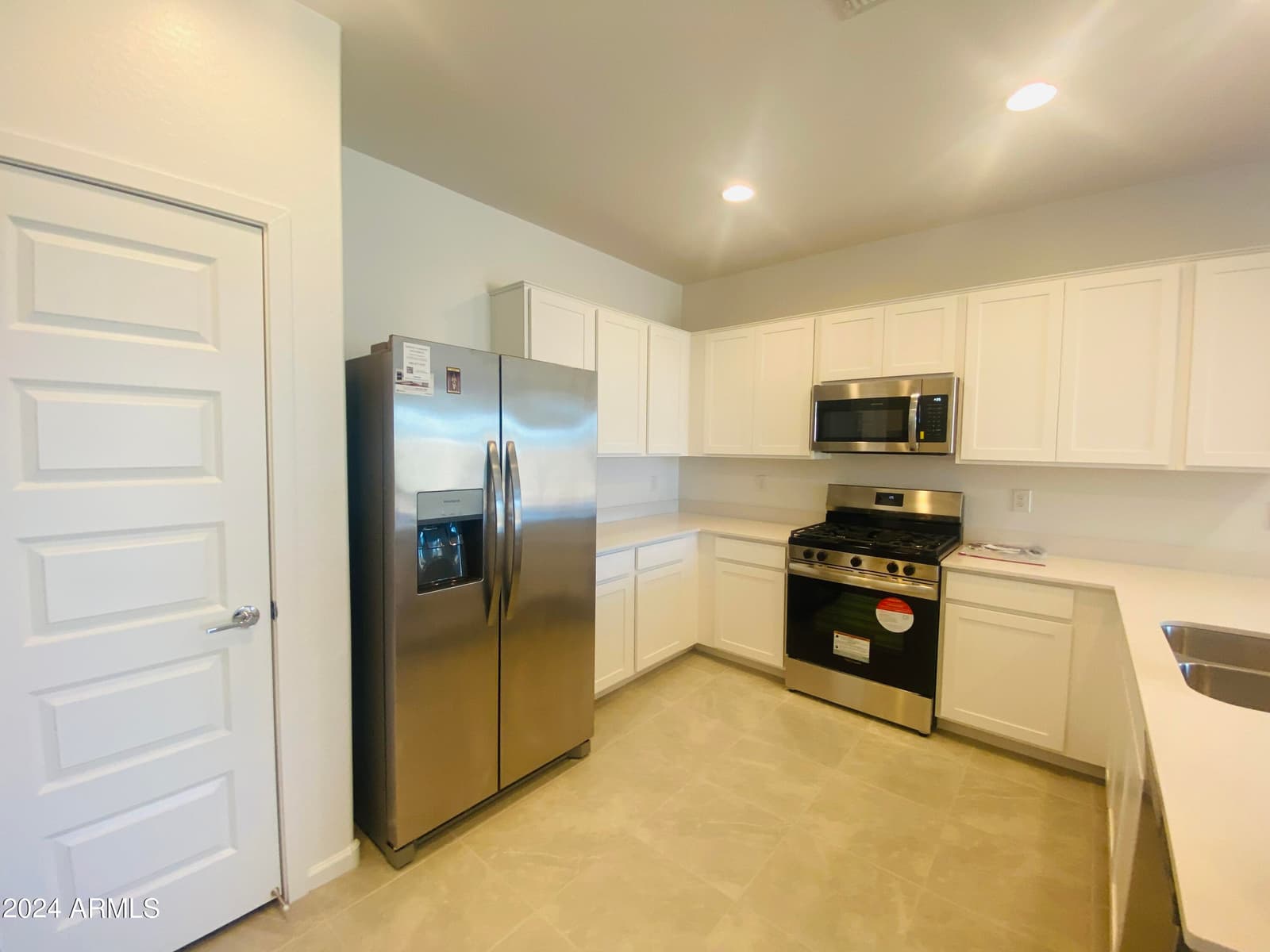 5531 S 23RD Drive, Phoenix, AZ 85041 — photo 2 of 18
