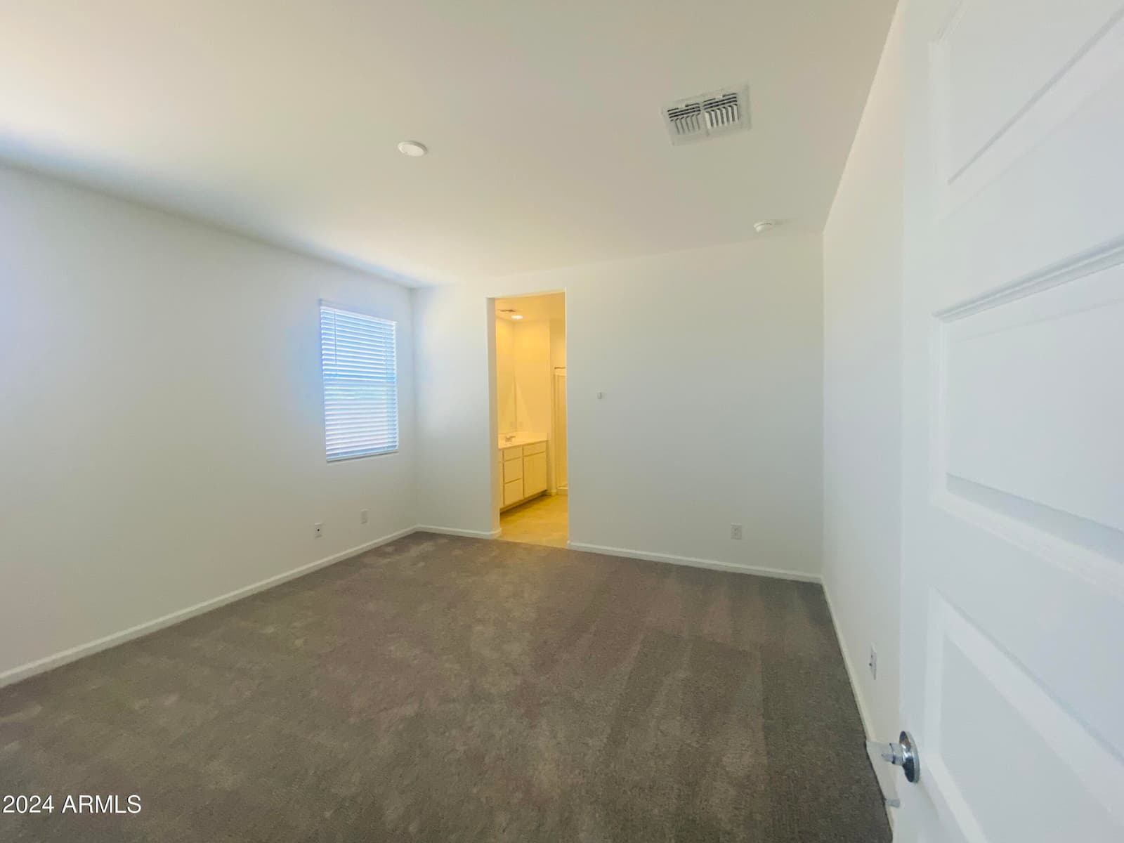 5531 S 23RD Drive, Phoenix, AZ 85041 — photo 4 of 18