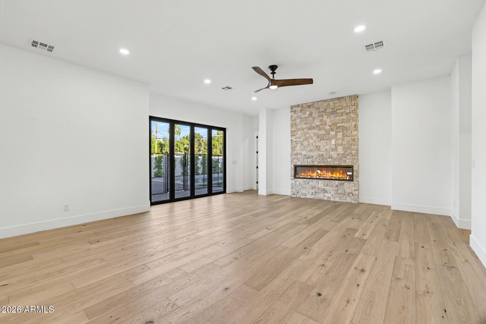 4107 E AVALON Drive, Phoenix, AZ 85018 — photo 11 of 64