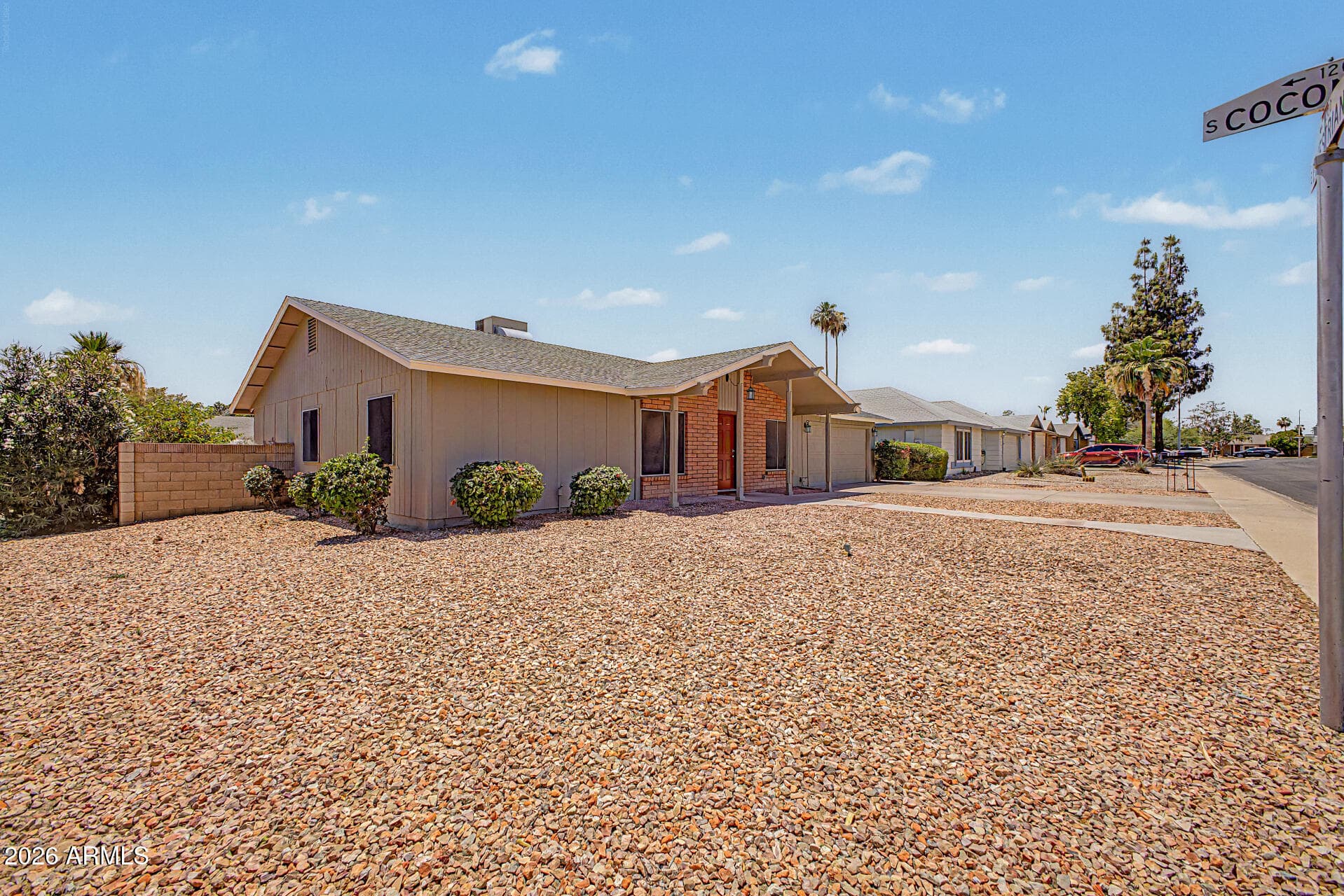 4305 E EQUESTRIAN Trail, Phoenix, AZ 85044 — photo 6 of 43