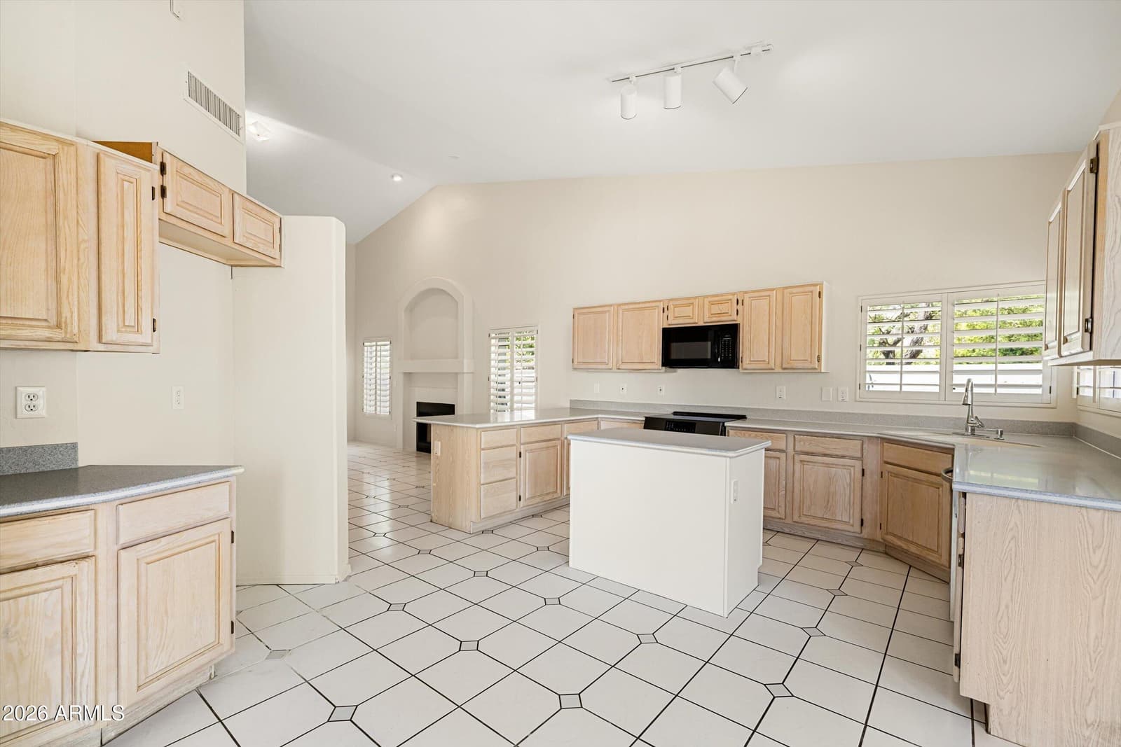 1702 E Sheena Drive, Phoenix, AZ 85022 — photo 12 of 37