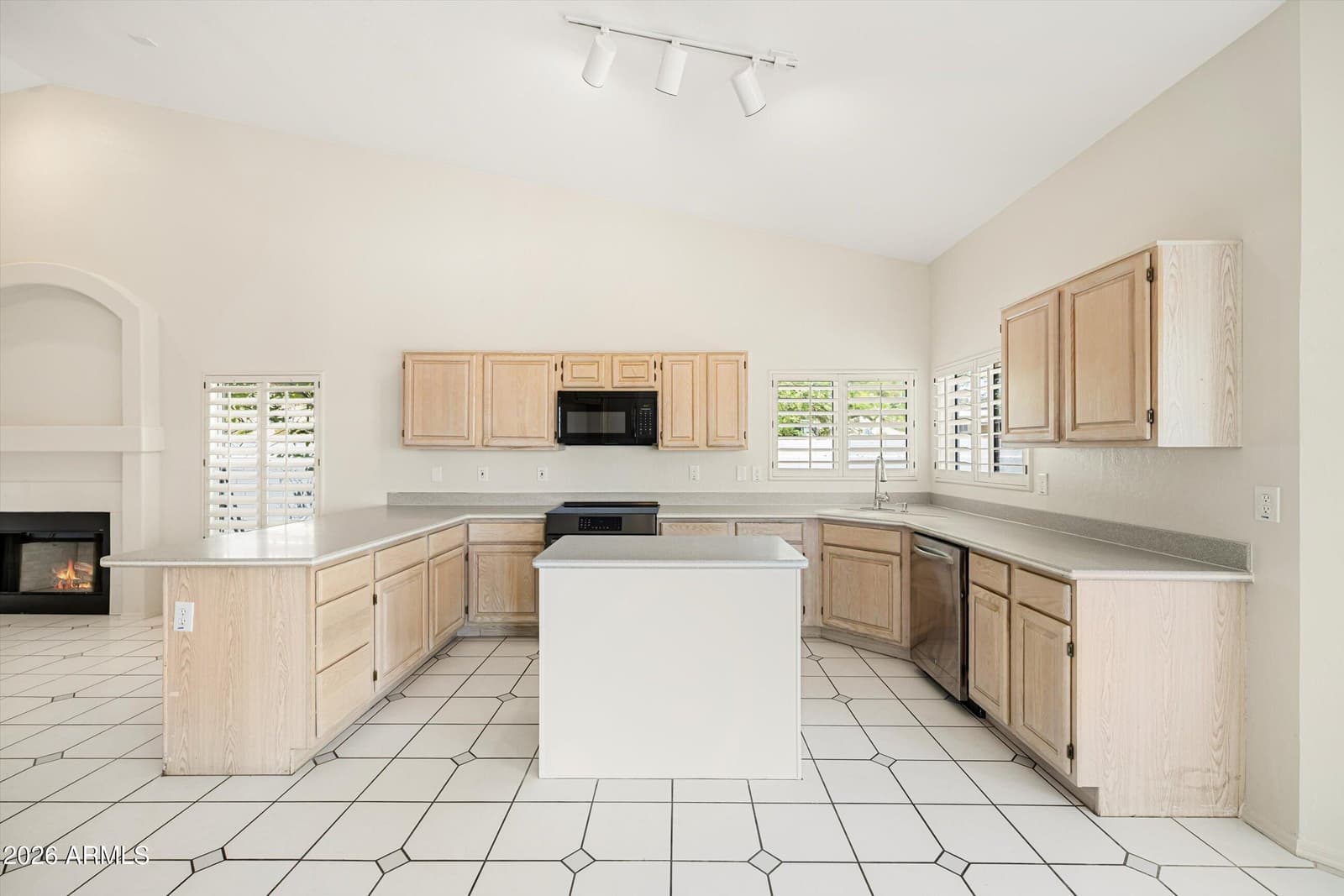 1702 E Sheena Drive, Phoenix, AZ 85022 — photo 13 of 37