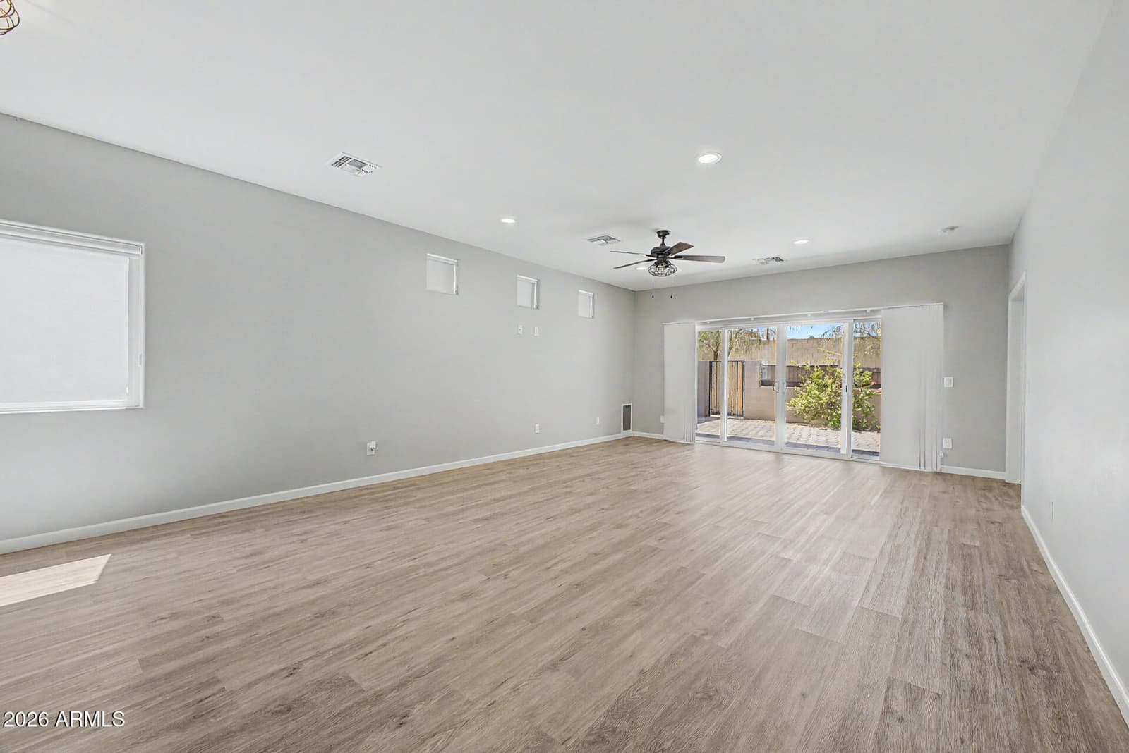 533 W HARWELL Road, Phoenix, AZ 85041 — photo 5 of 36