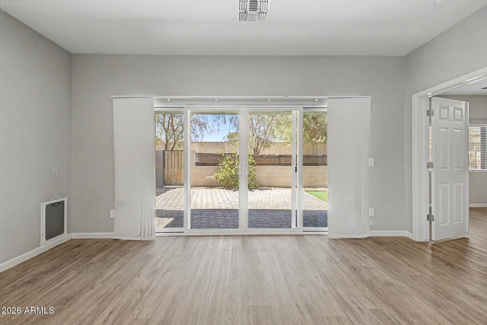 533 W HARWELL Road, Phoenix, AZ 85041 — photo 10 of 36