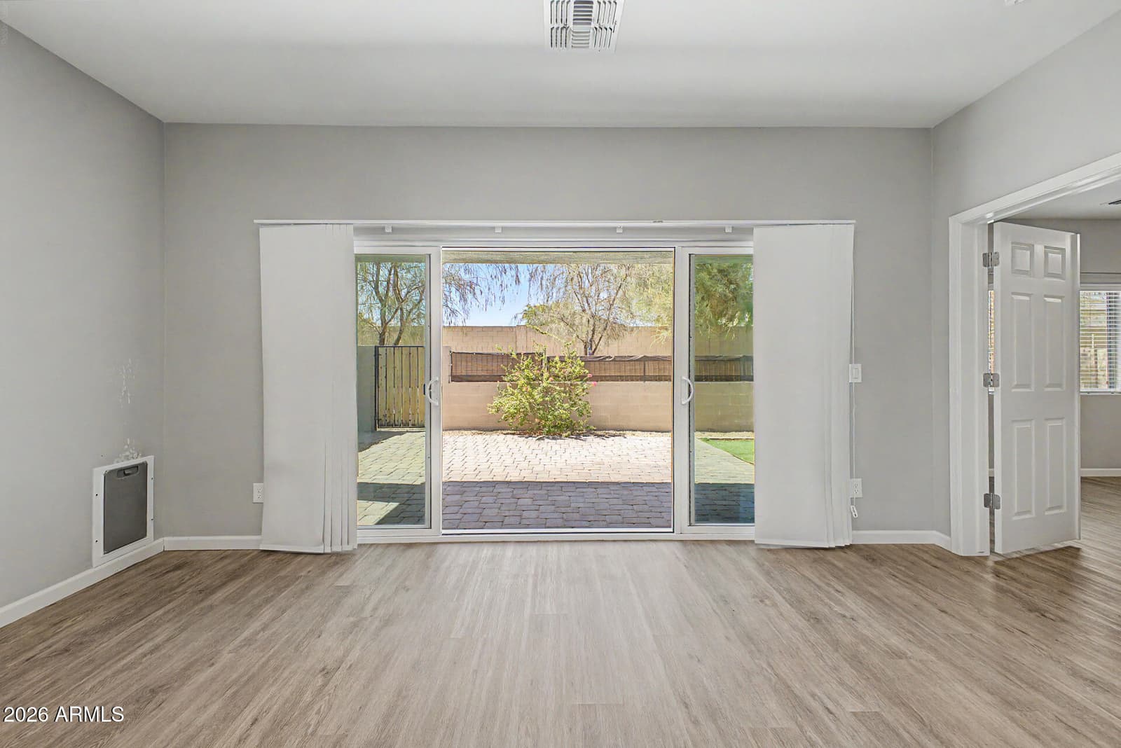 533 W HARWELL Road, Phoenix, AZ 85041 — photo 11 of 36
