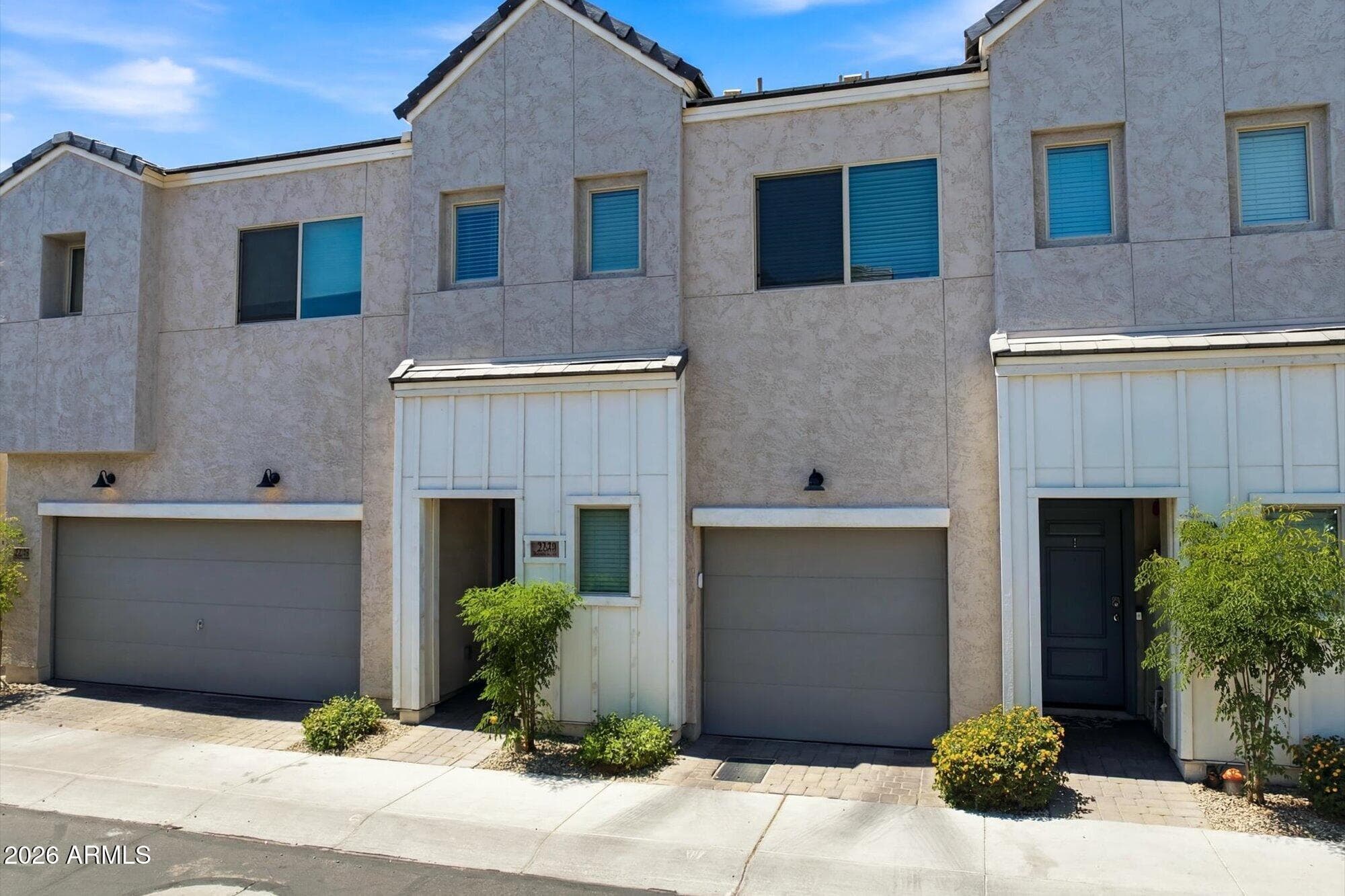 2279 W LAURIE Lane, Phoenix, AZ 85021 — photo 2 of 32