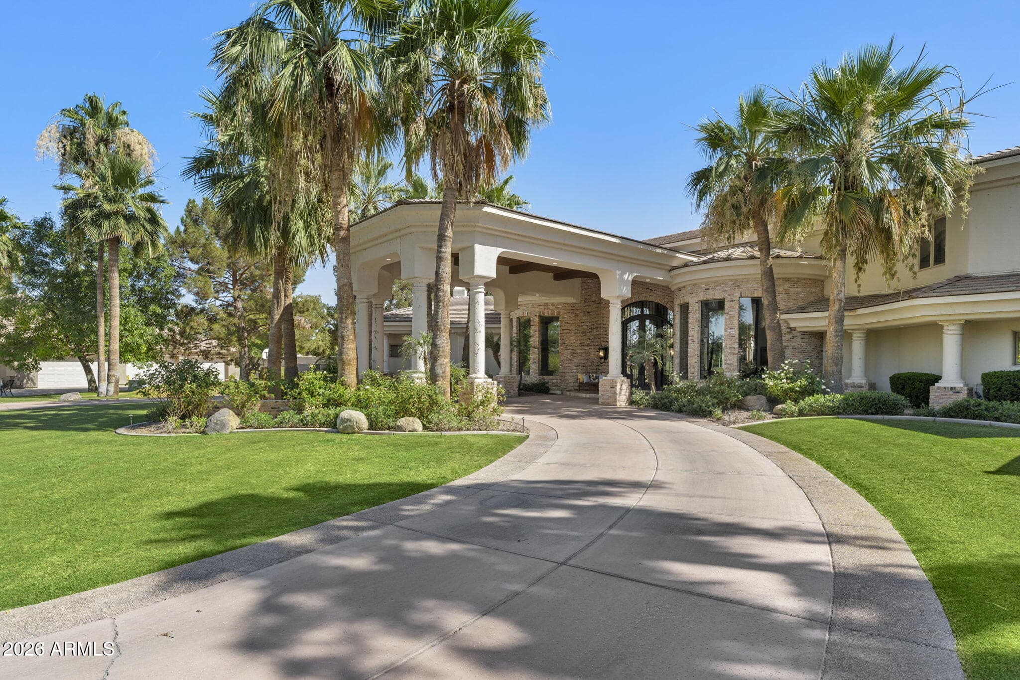 7 E OAKWOOD HILLS Drive, Chandler, AZ 85248 — photo 4 of 76