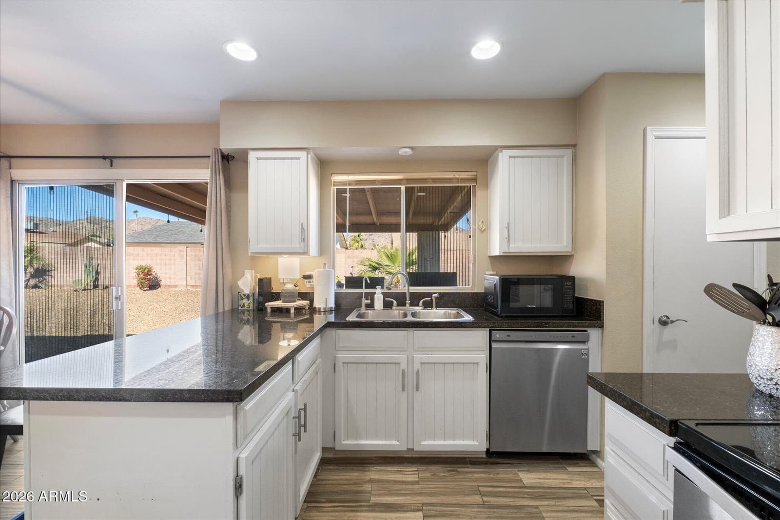10610 S 42ND Place, Phoenix, AZ 85044 — photo 4 of 29