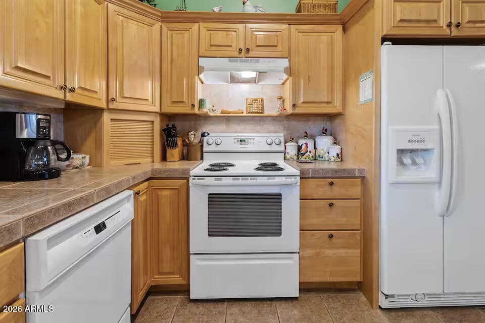 3361 COUNTRY CLUB Drive, Show Low, AZ 85901 — photo 14 of 38