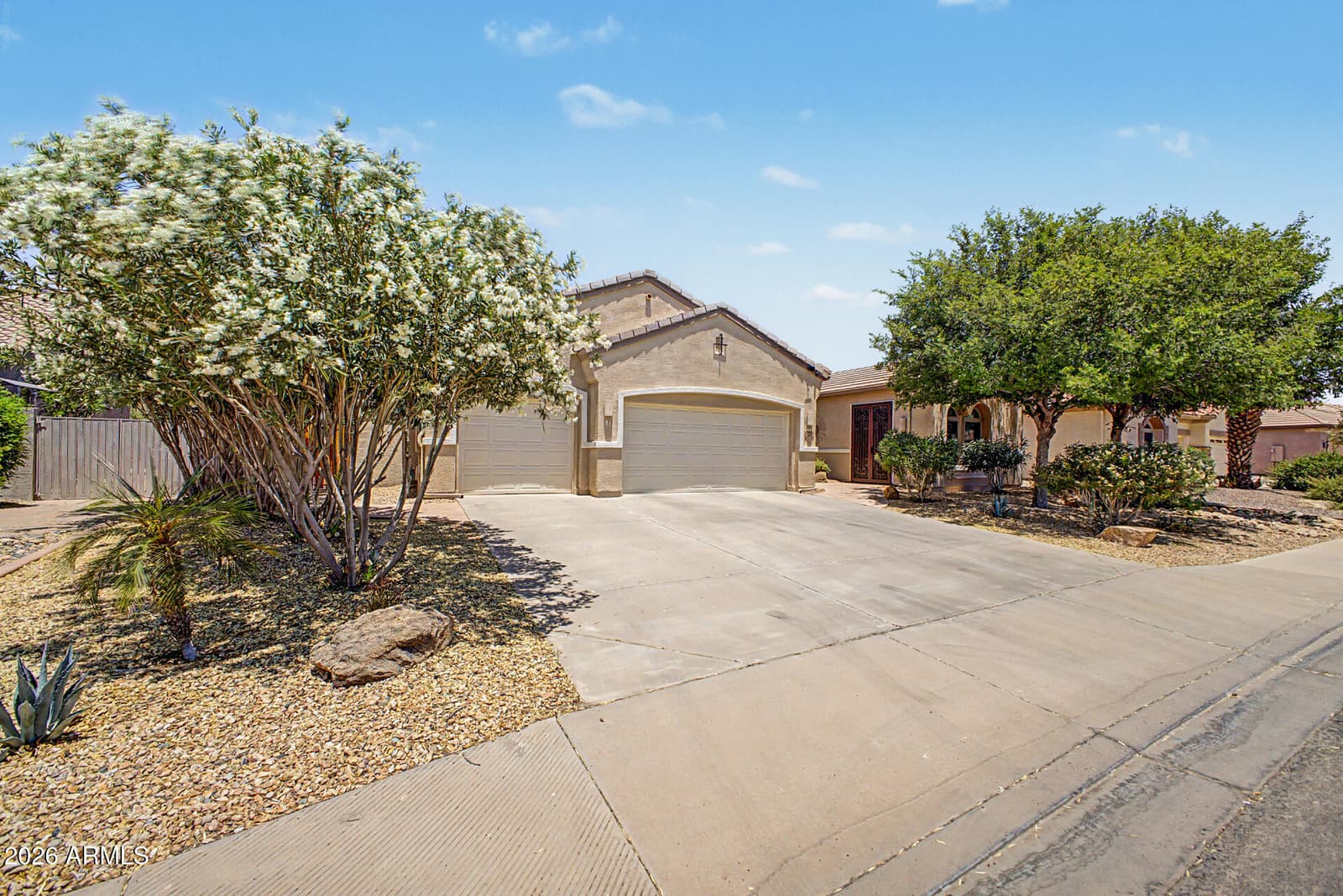 2770 E BUENA VISTA Drive, Chandler, AZ 85249 — photo 3 of 40