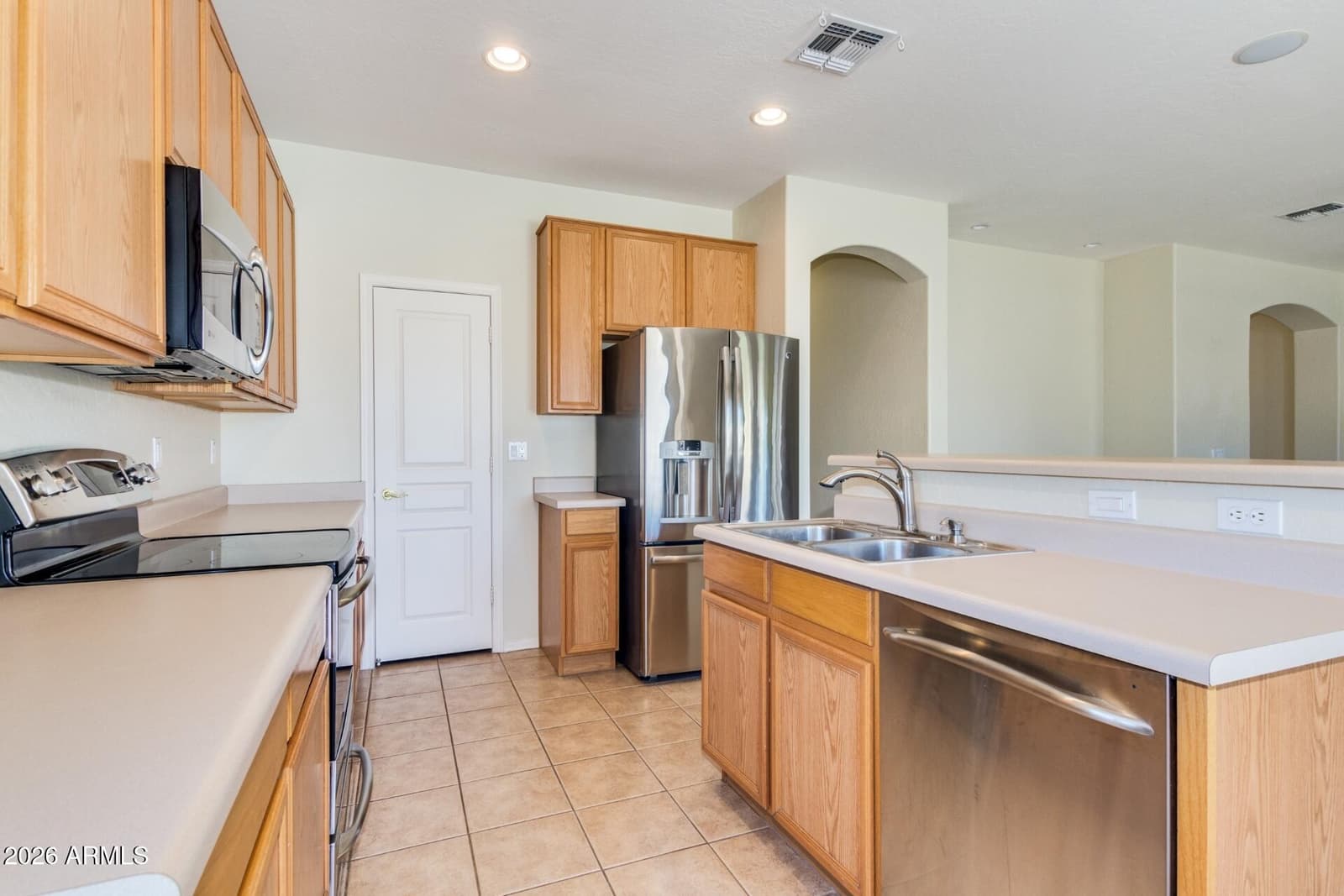 1814 E FAWN Drive, Phoenix, AZ 85042 — photo 5 of 14