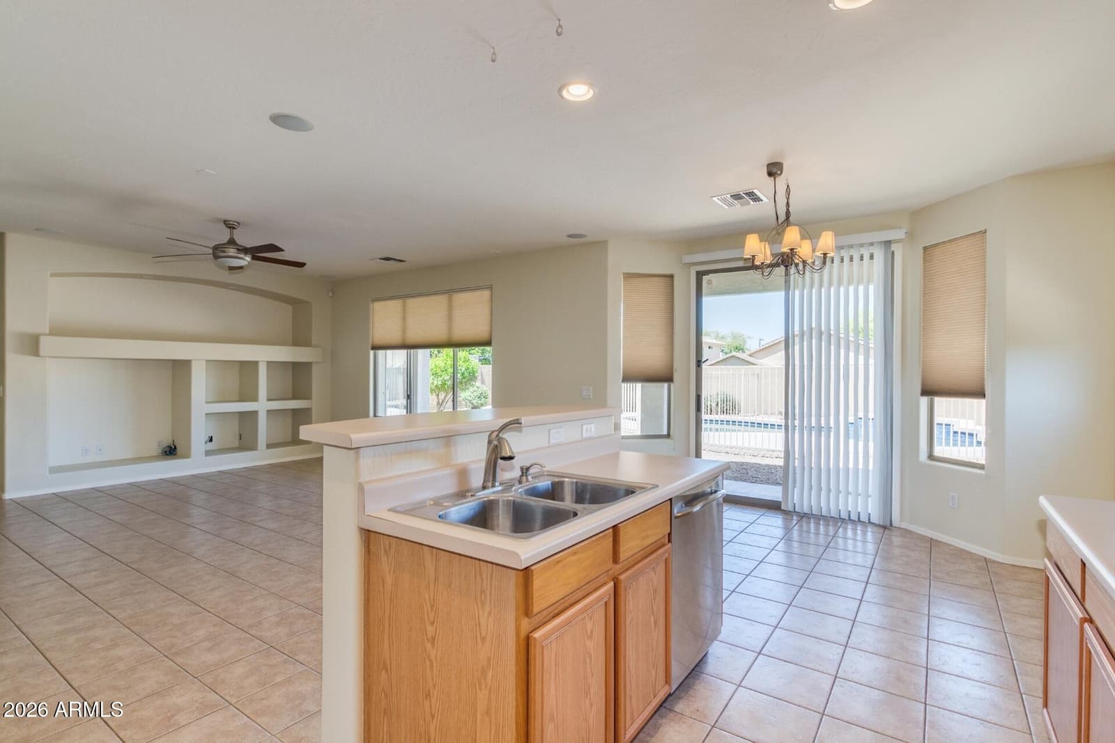 1814 E FAWN Drive, Phoenix, AZ 85042 — photo 6 of 14