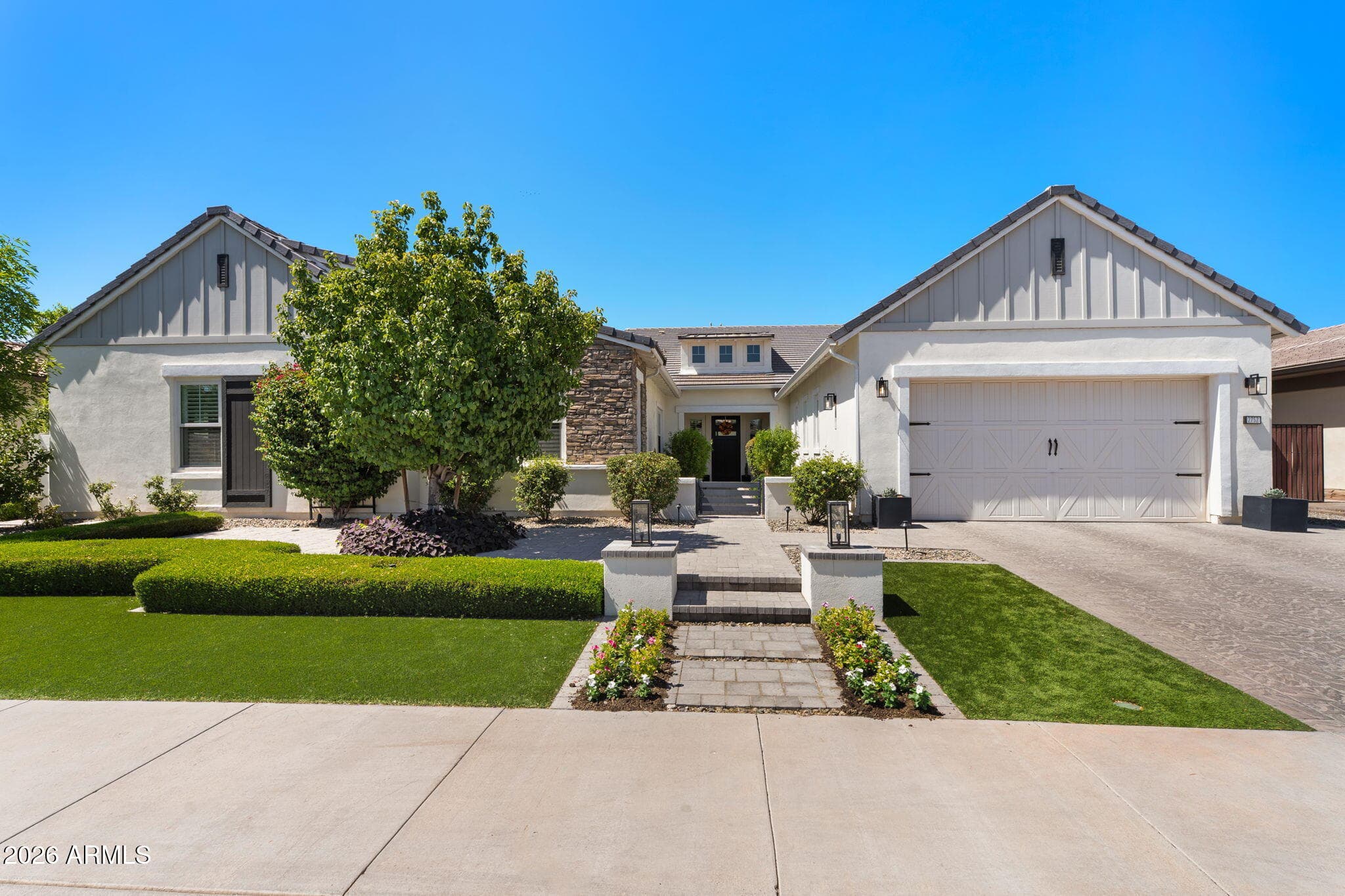 2752 E WILDHORSE Drive, Gilbert, AZ 85297 — photo 1 of 39