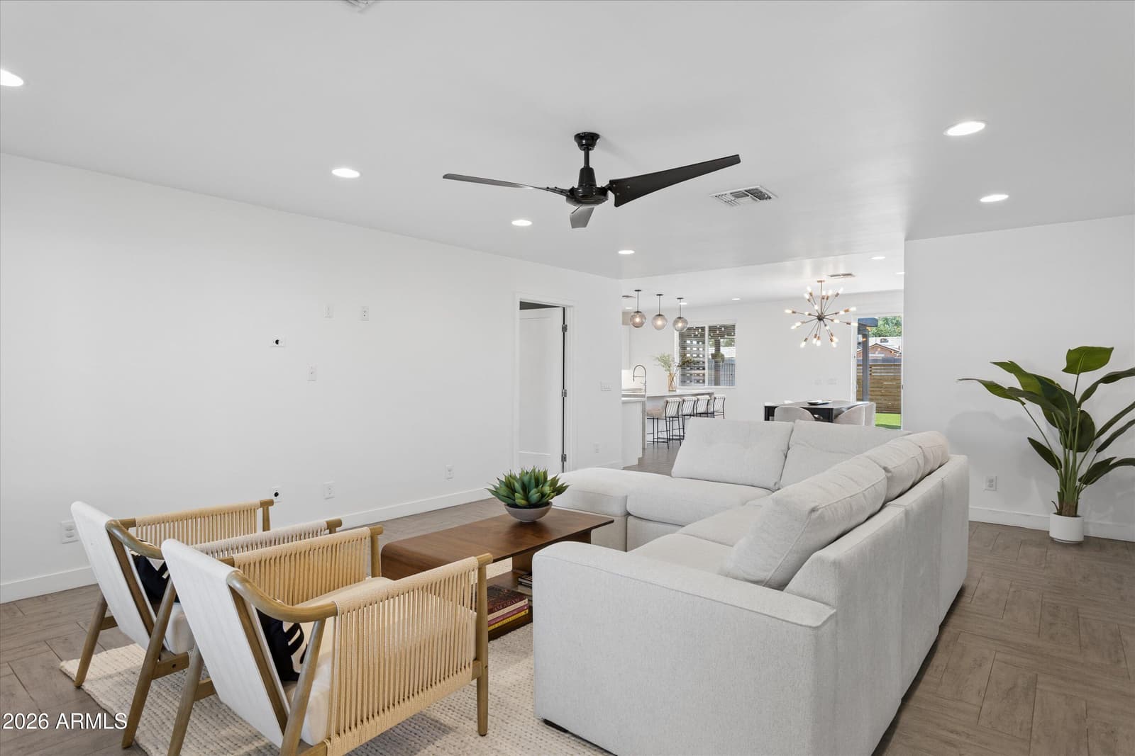 1841 E MONTECITO Avenue, Phoenix, AZ 85016 — photo 4 of 33