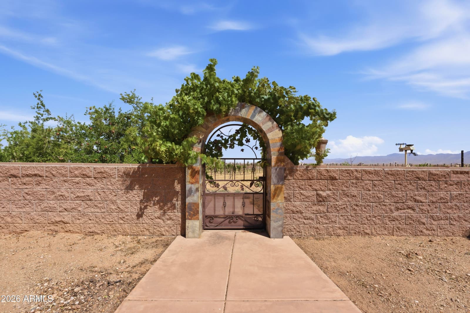 6927 E Brooks Boulevard, Kingman, AZ 86401 — photo 1 of 51
